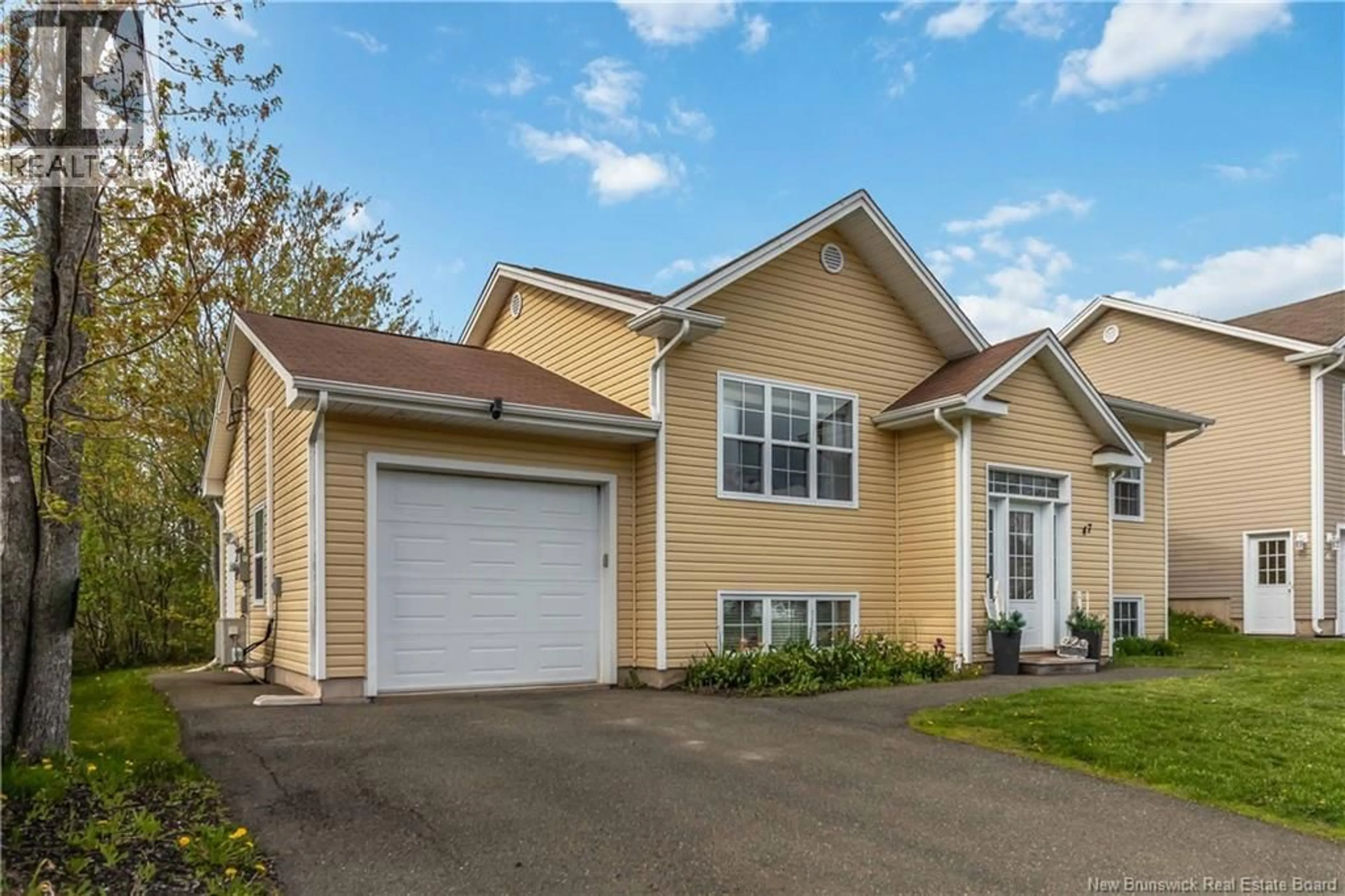 Home with vinyl exterior material, street for 47 HERMAN STREET, Dieppe New Brunswick E1A0R3