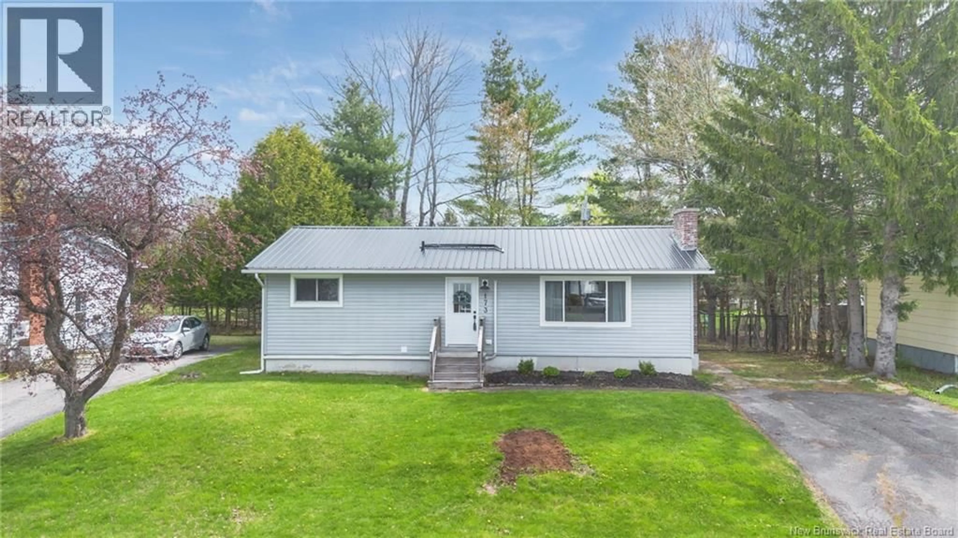 Home with vinyl exterior material, street for 173 GULLIVER DRIVE, Fredericton New Brunswick E3A5B1