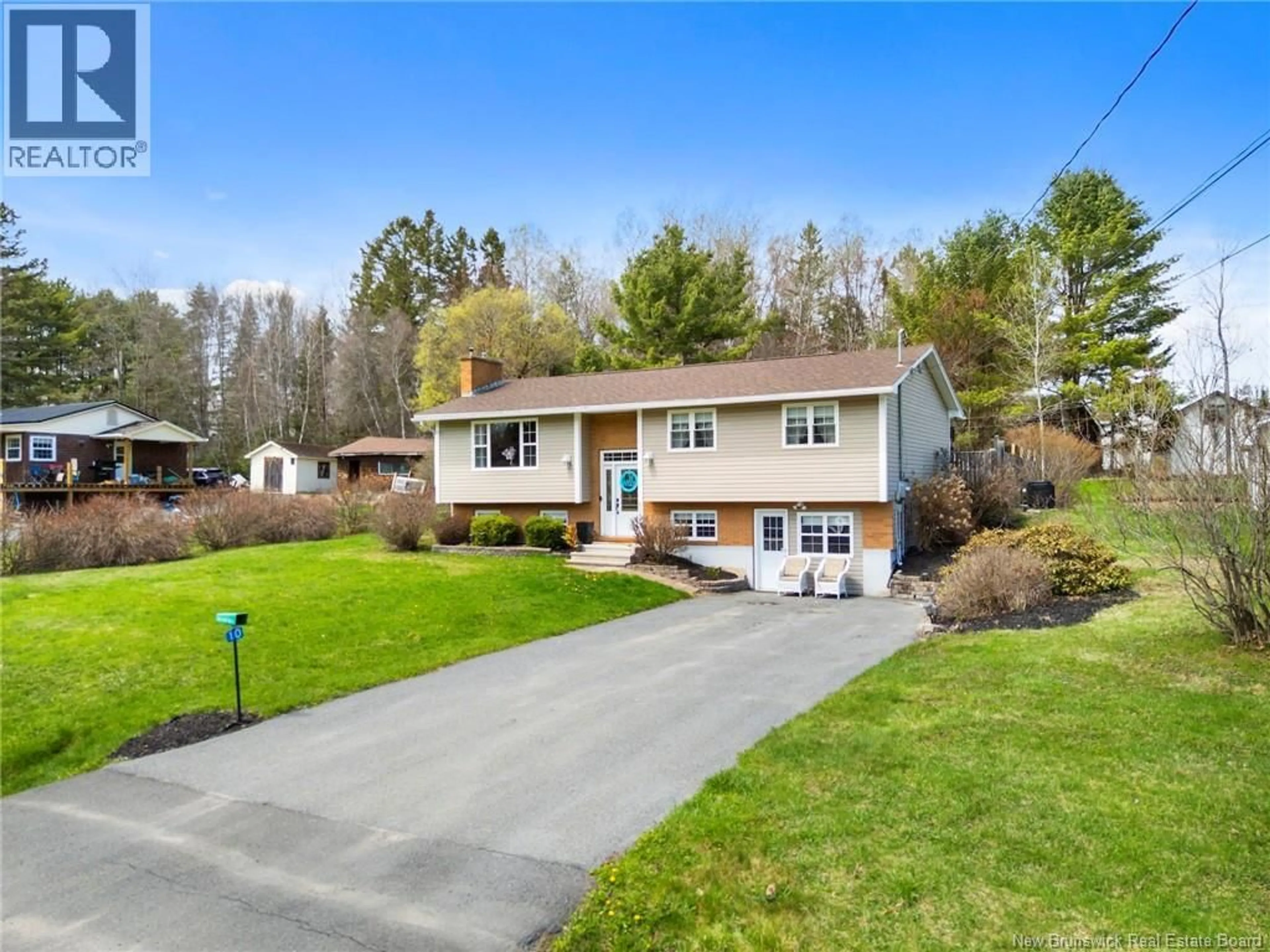 Home with vinyl exterior material, unknown for 10 LARLEE ROAD, Estey's Bridge New Brunswick E3G6B6