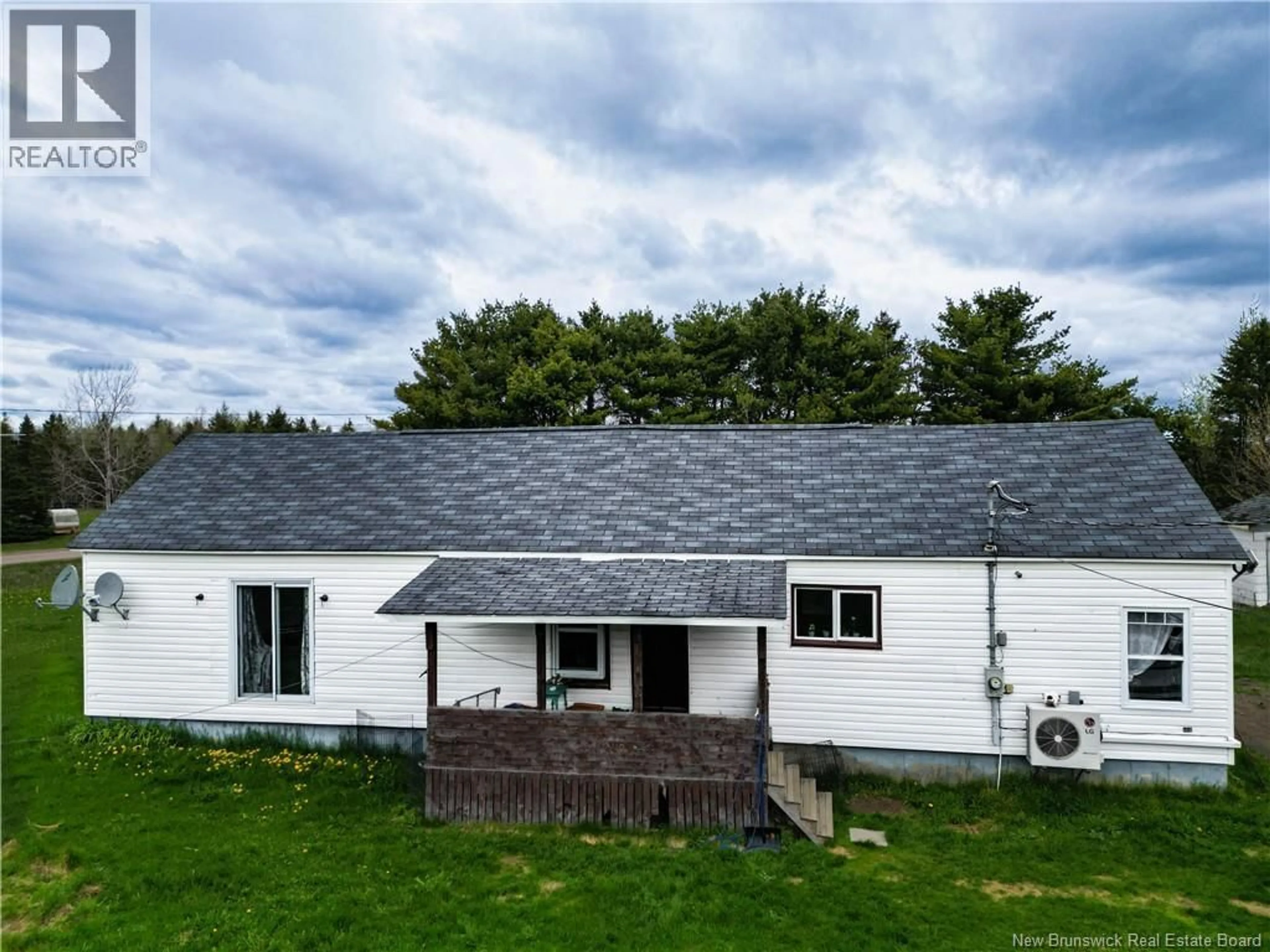 A pic from outside/outdoor area/front of a property/back of a property/a pic from drone, unknown for 9554 490 ROUTE, Bass River New Brunswick E4T4M5