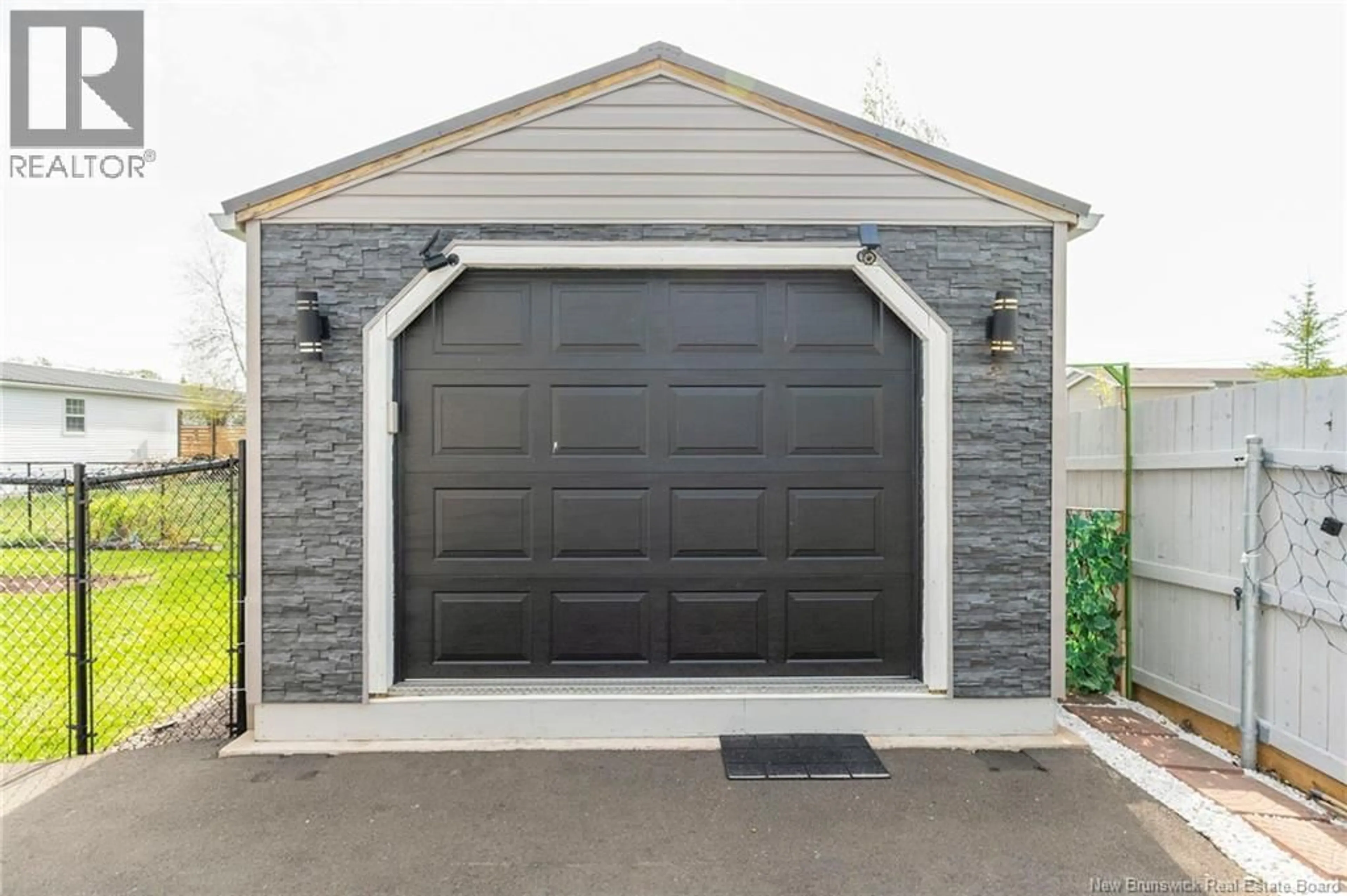 Indoor garage for 10 RESTIGOUCHE, Dieppe New Brunswick E1A7N1