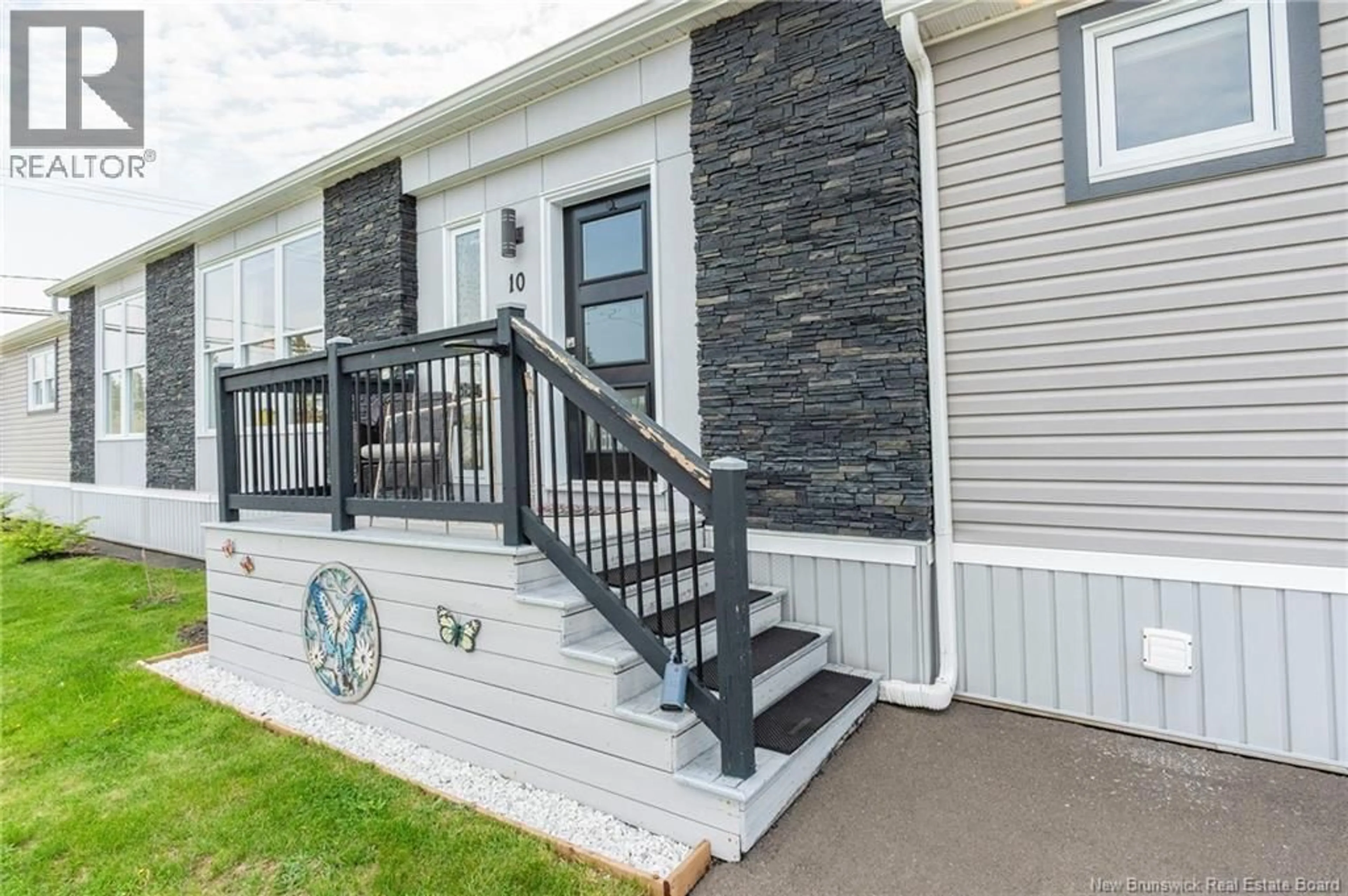 Home with vinyl exterior material, unknown for 10 RESTIGOUCHE, Dieppe New Brunswick E1A7N1