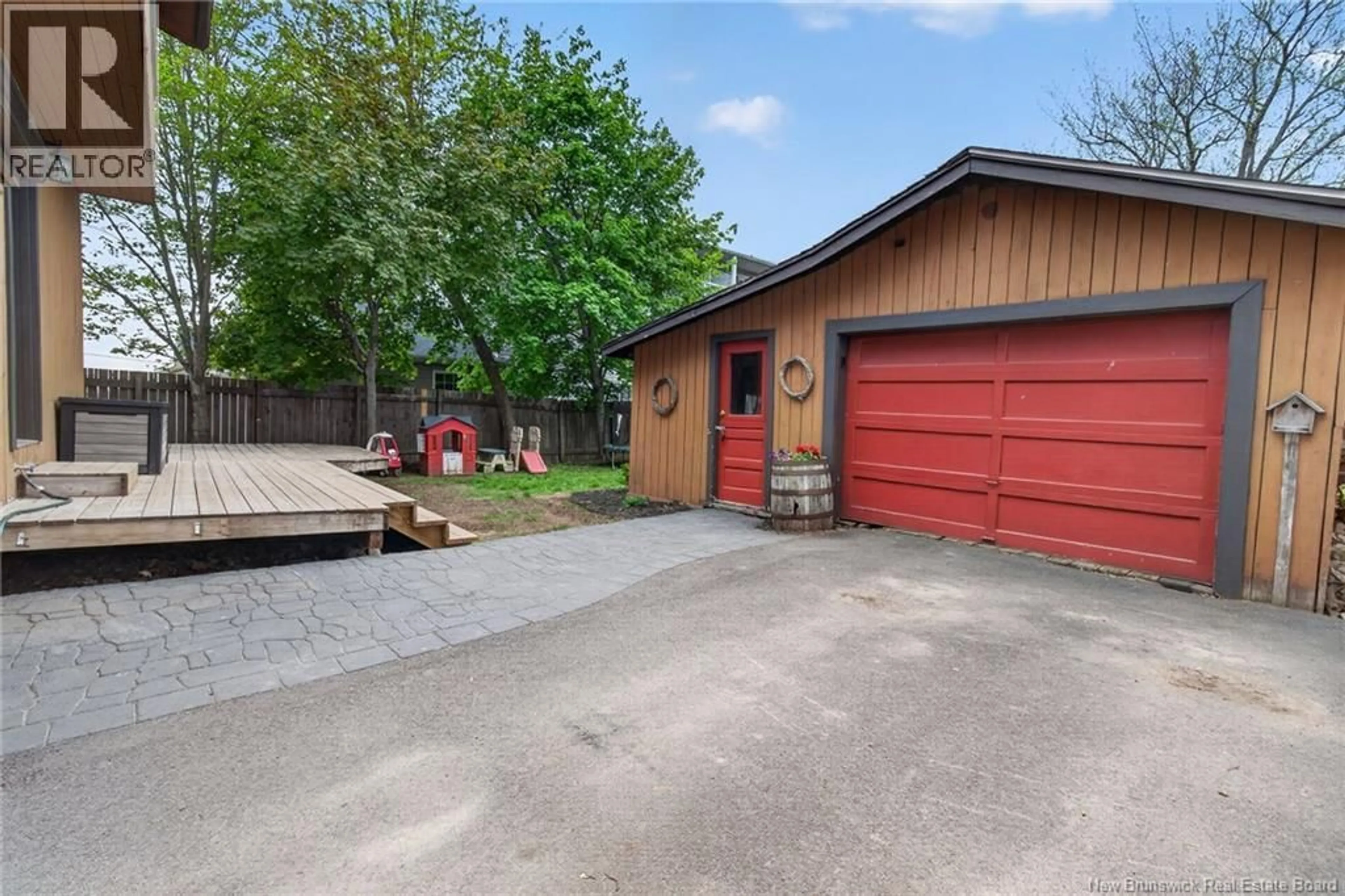 A pic from outside/outdoor area/front of a property/back of a property/a pic from drone, street for 49 PLEASANT STREET, Moncton New Brunswick E1A2T7