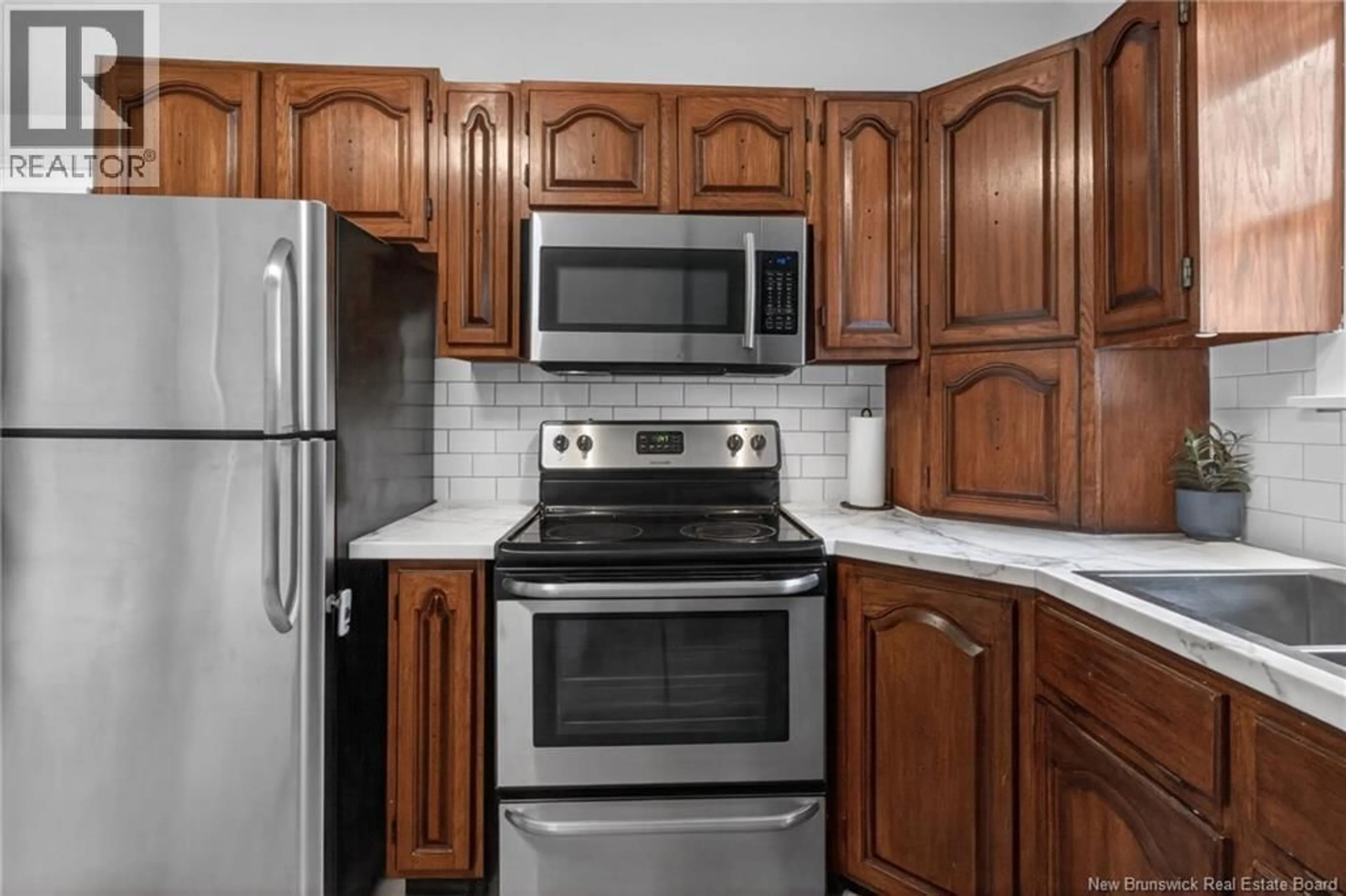 Standard kitchen, ceramic/tile floor for 49 PLEASANT STREET, Moncton New Brunswick E1A2T7