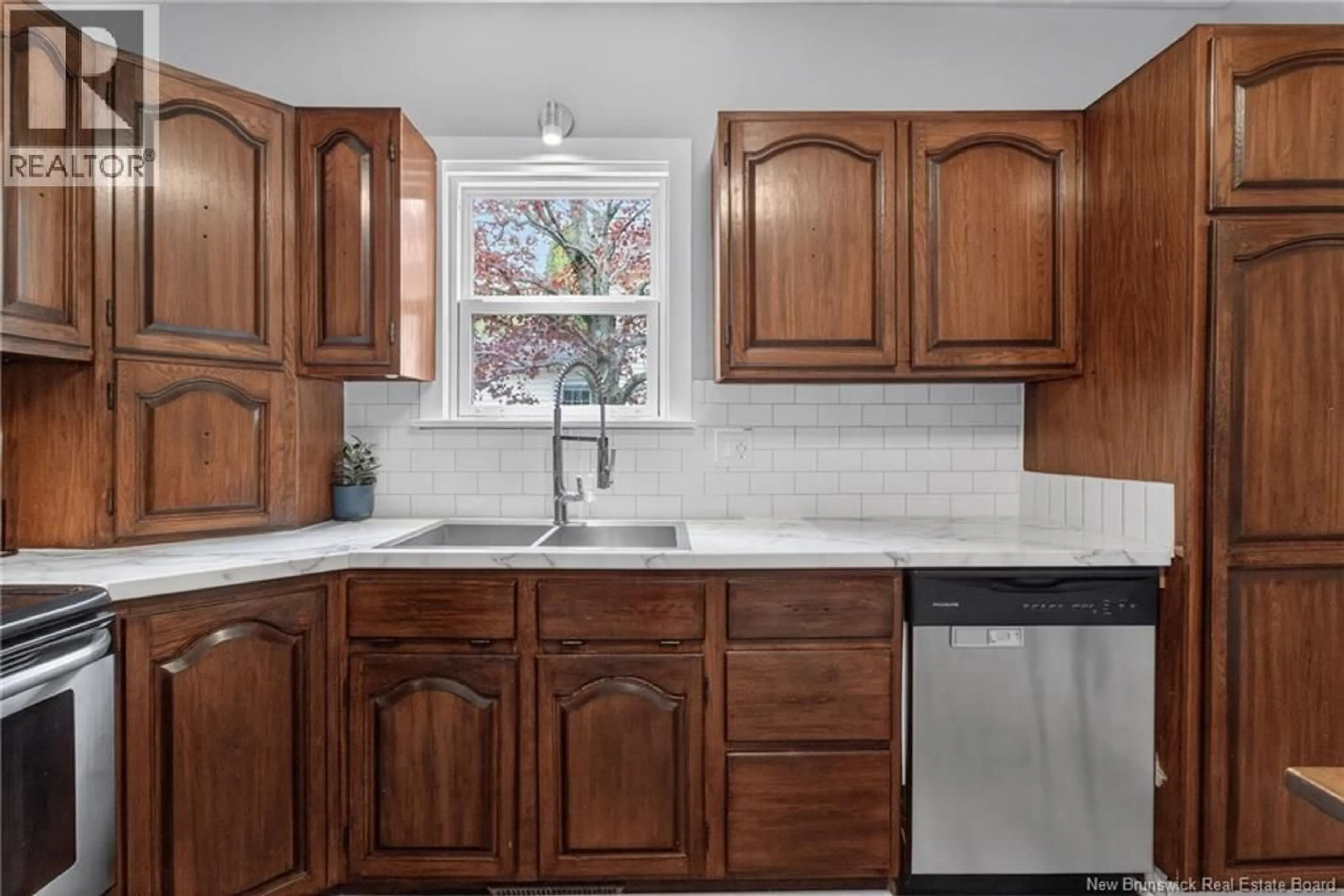Standard kitchen, ceramic/tile floor for 49 PLEASANT STREET, Moncton New Brunswick E1A2T7