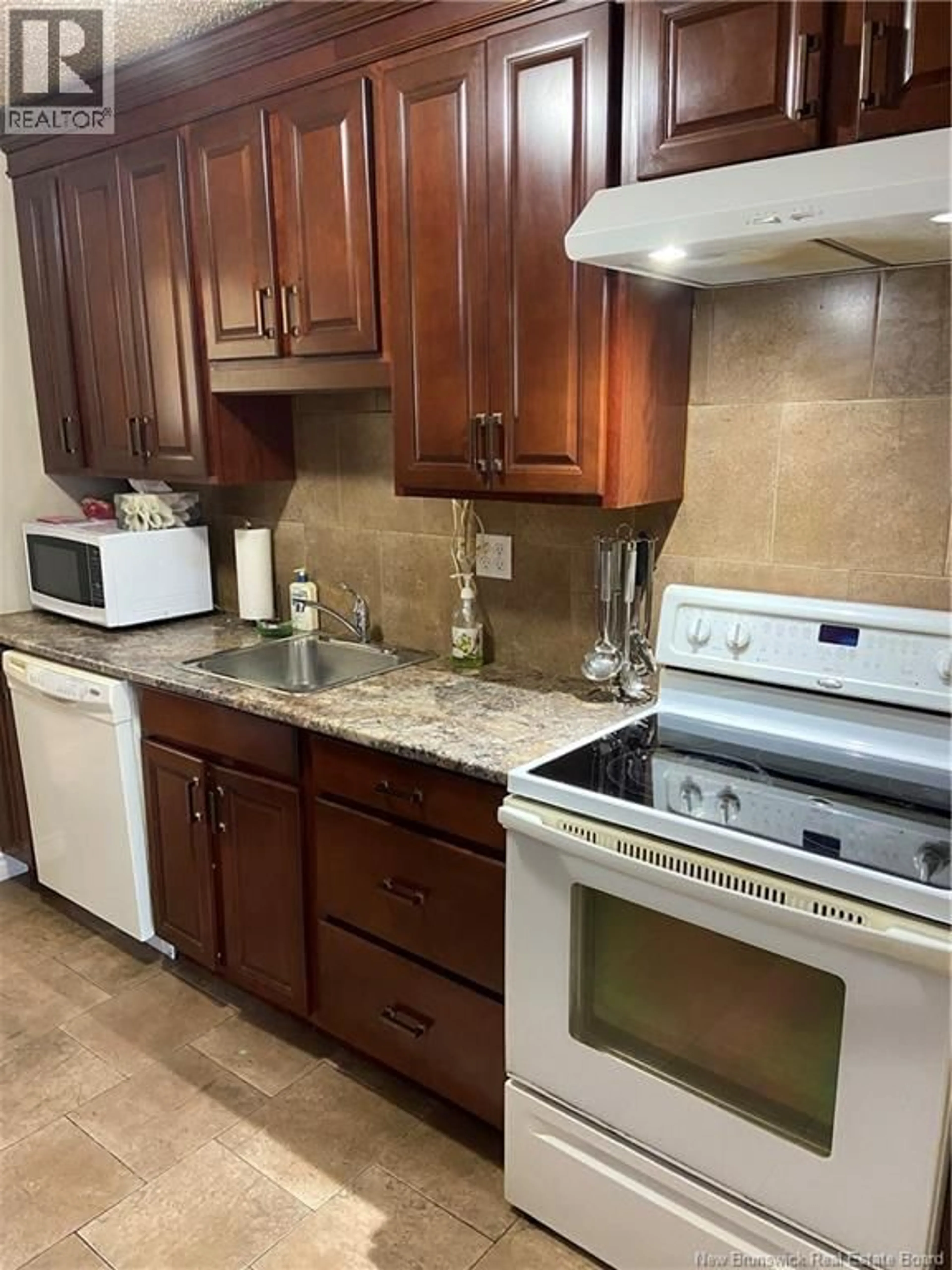 Standard kitchen, ceramic/tile floor for 7 WOODSIDE PARK, Saint John New Brunswick E2J3T8