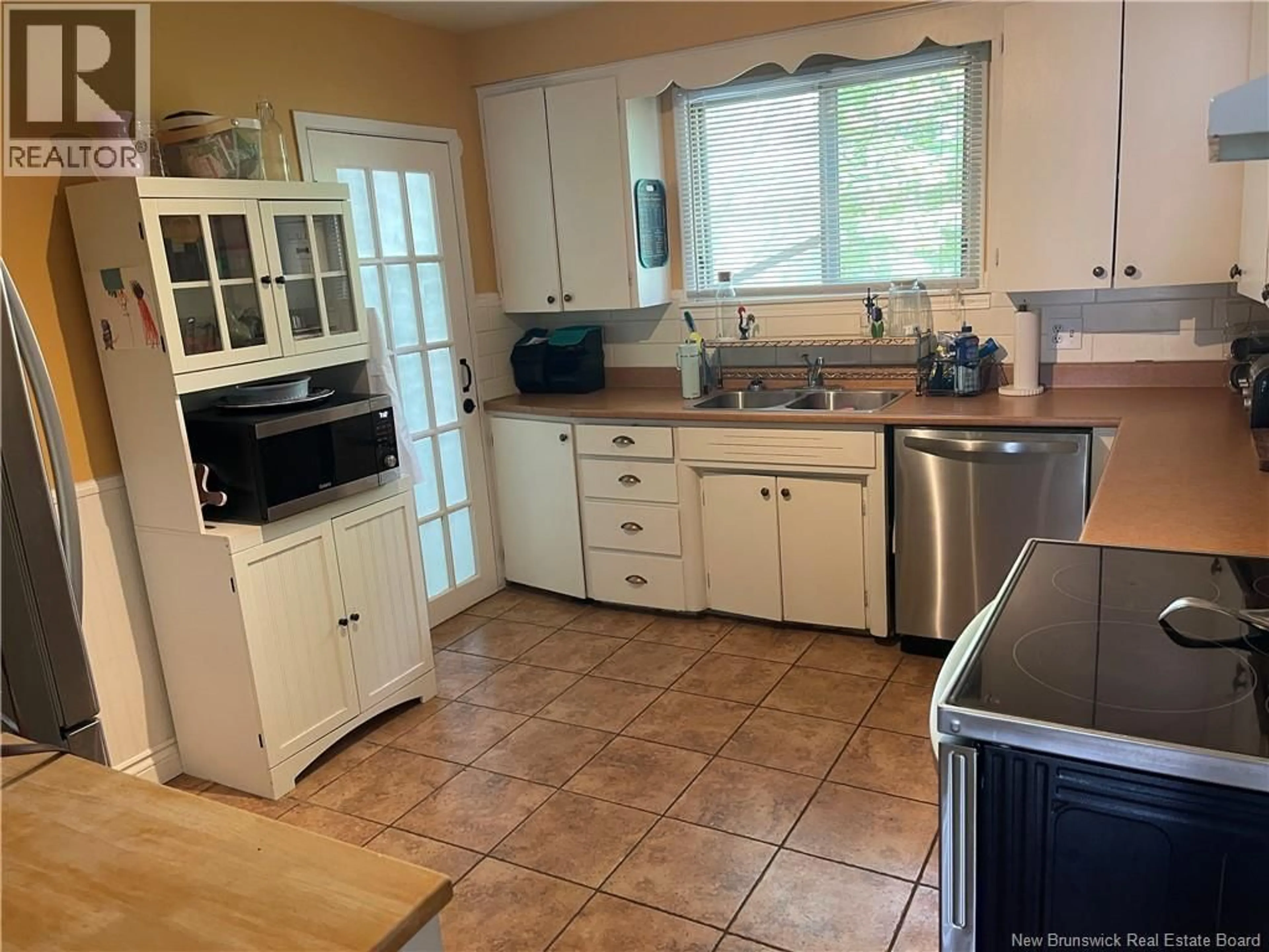 Standard kitchen, ceramic/tile floor for 215 EDGETT AVENUE, Moncton New Brunswick E1C7B6