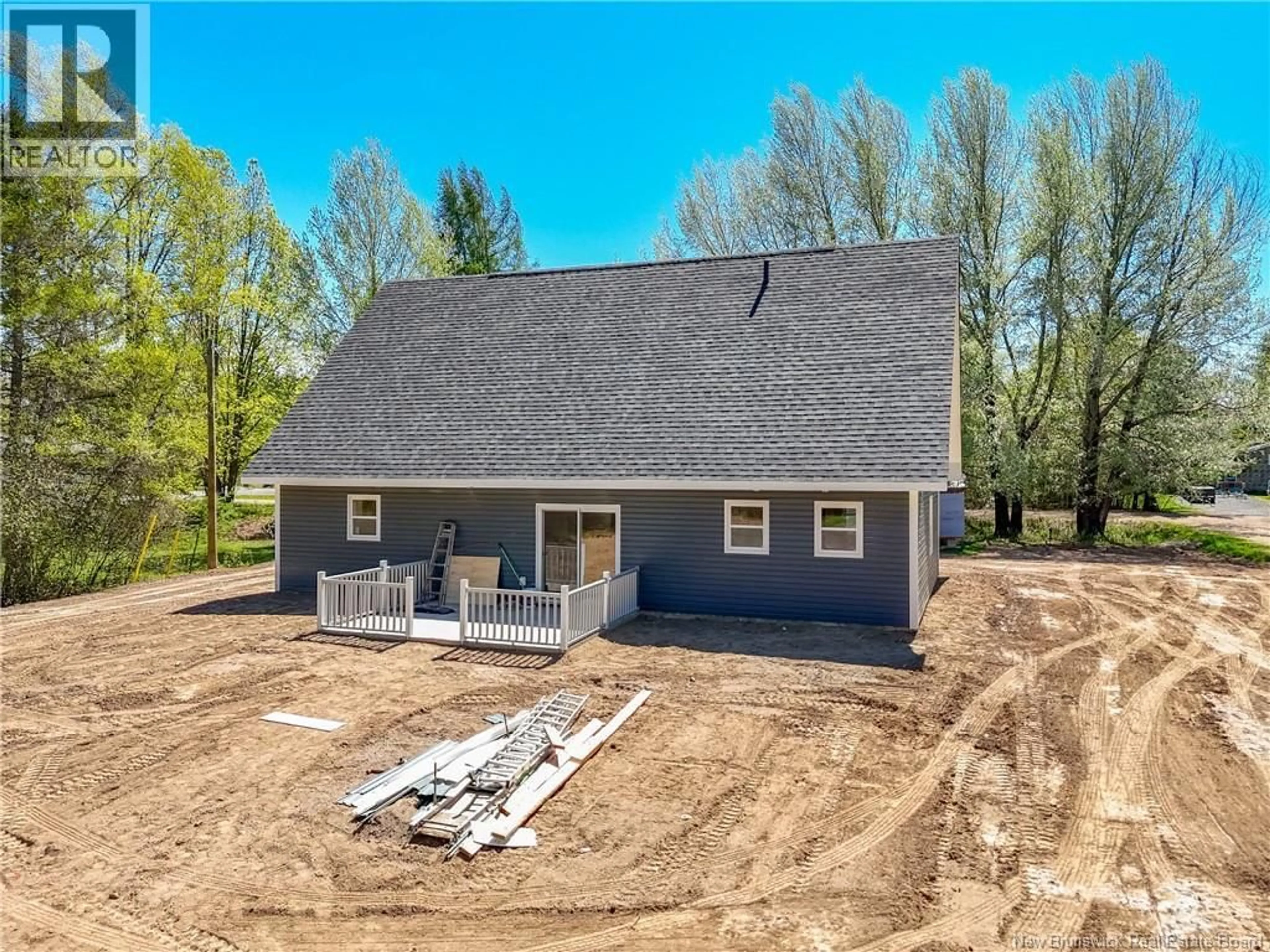 A pic from outside/outdoor area/front of a property/back of a property/a pic from drone, building for 10 PINE COURT, Maugerville New Brunswick E3A8M9