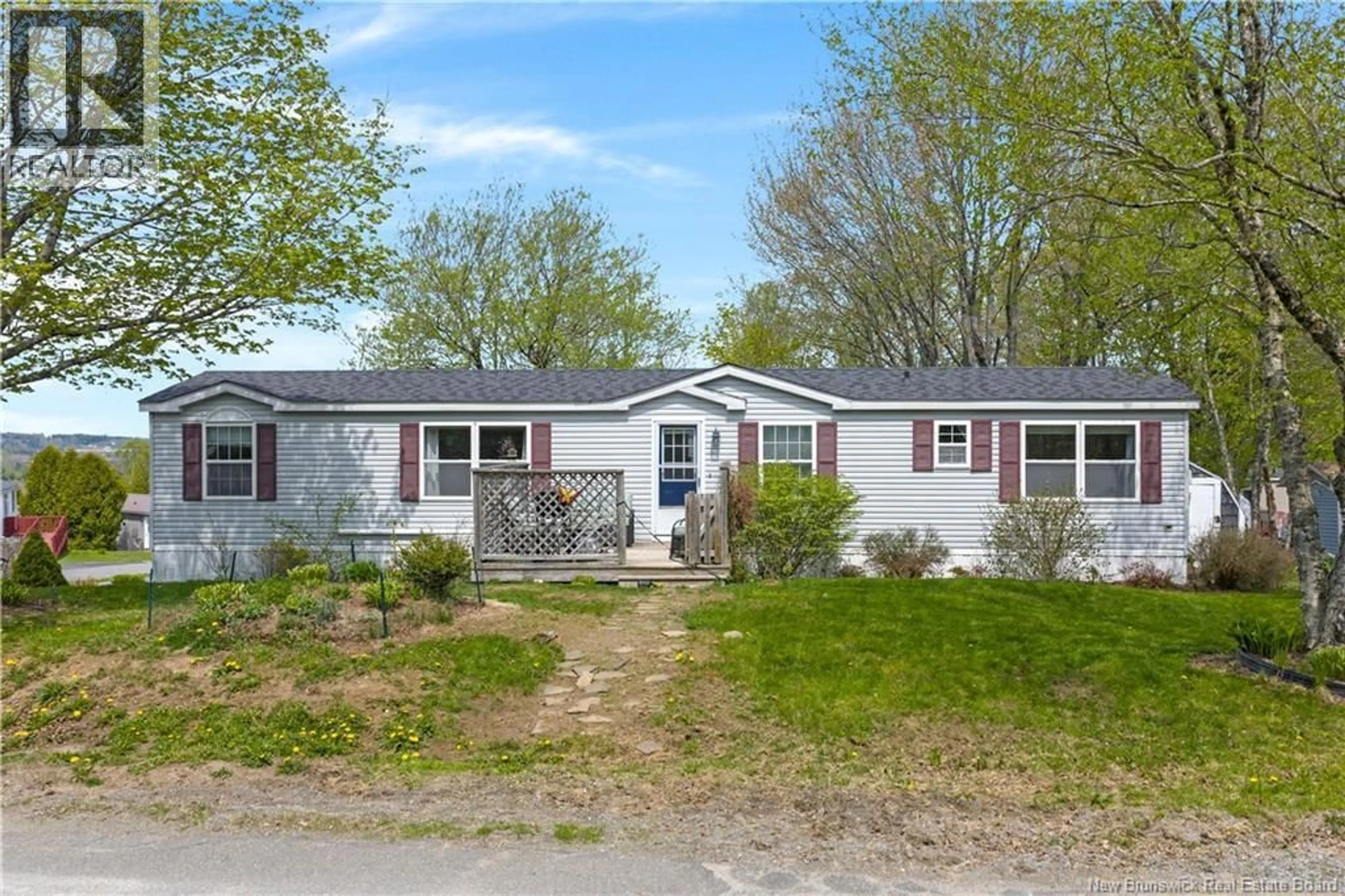 Home with vinyl exterior material, street for 23 FIFTH STREET, Quispamsis New Brunswick E2G1N7