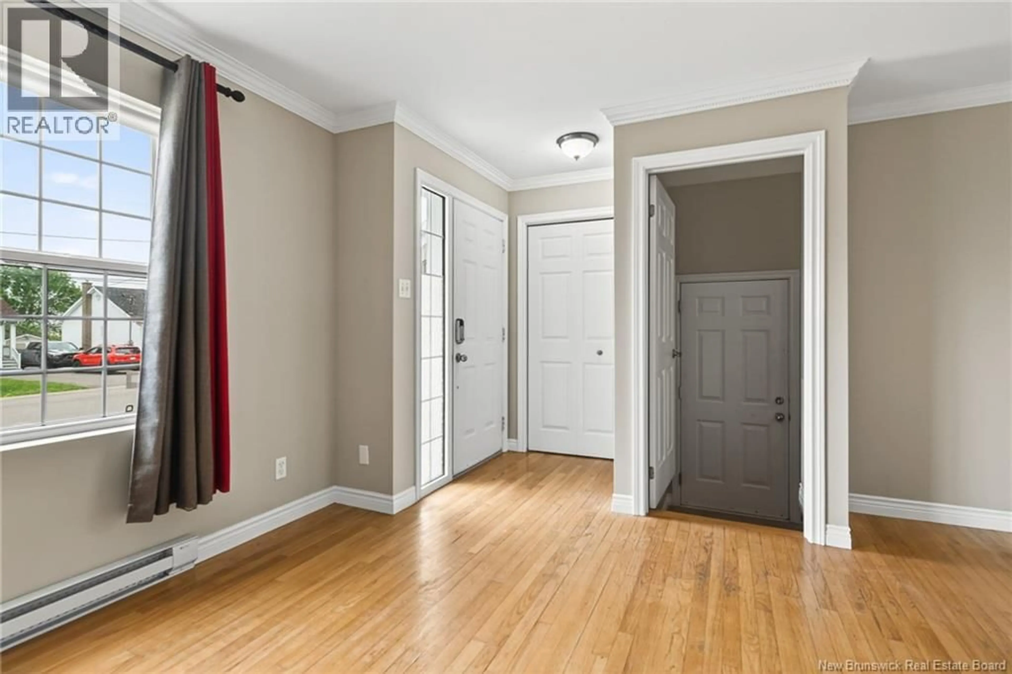 Indoor entryway for 479 LOUIS STREET, Dieppe New Brunswick E1A6Y9