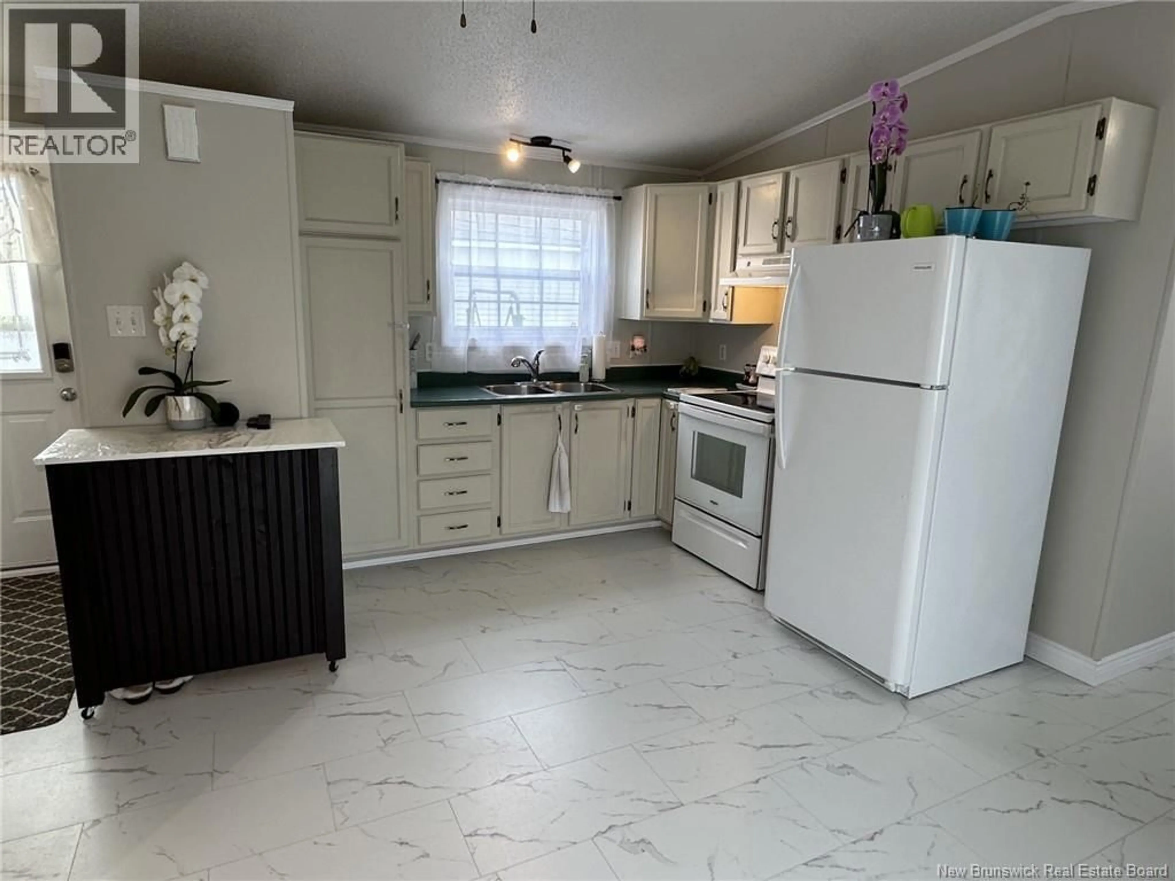Standard kitchen, ceramic/tile floor for 49 EASTWOOD STREET, Fredericton New Brunswick E3B6M8