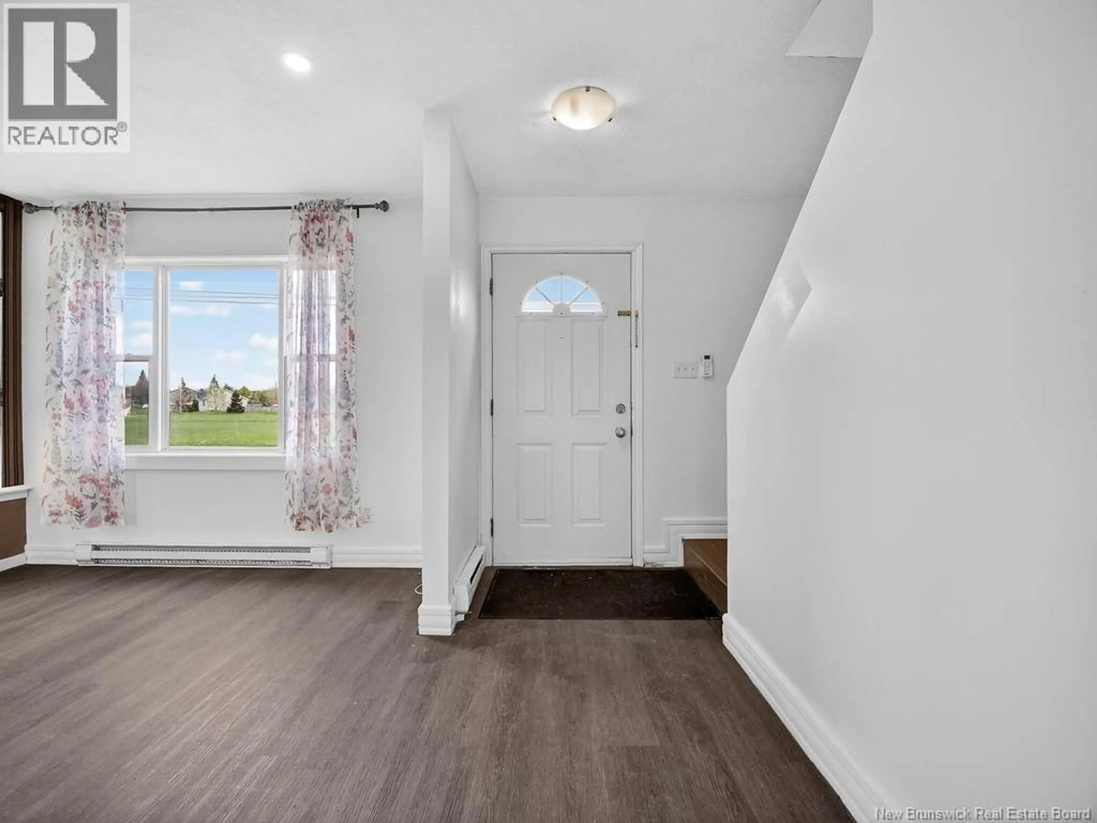Indoor entryway for 86 LONSDALE DRIVE, Moncton New Brunswick E1G2H9