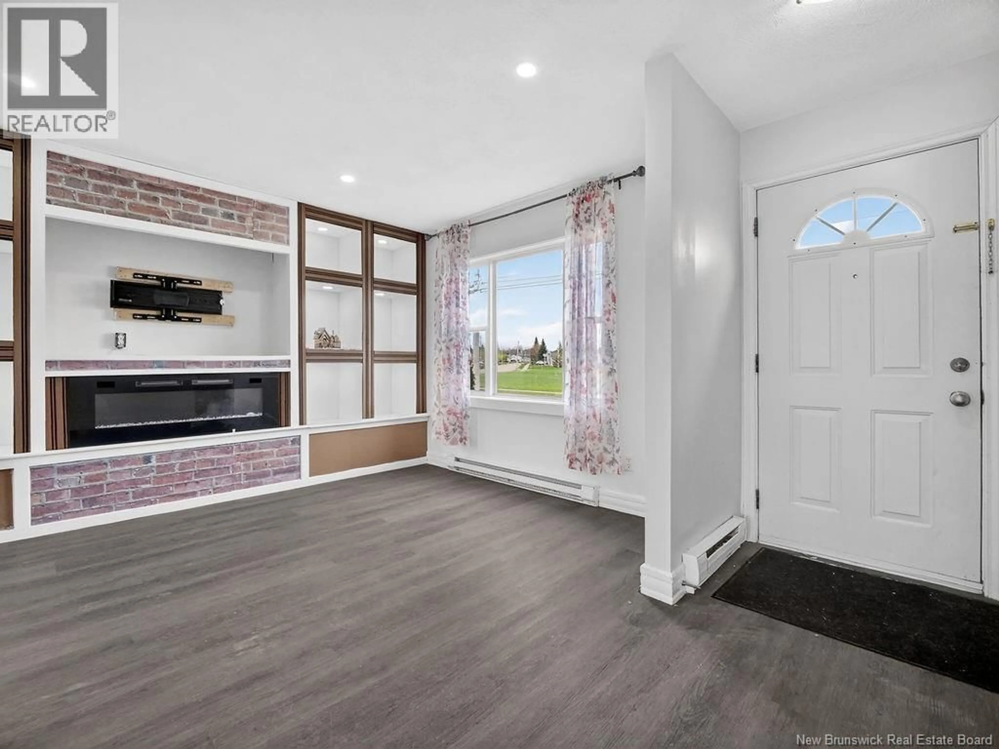 Indoor entryway for 86 LONSDALE DRIVE, Moncton New Brunswick E1G2H9