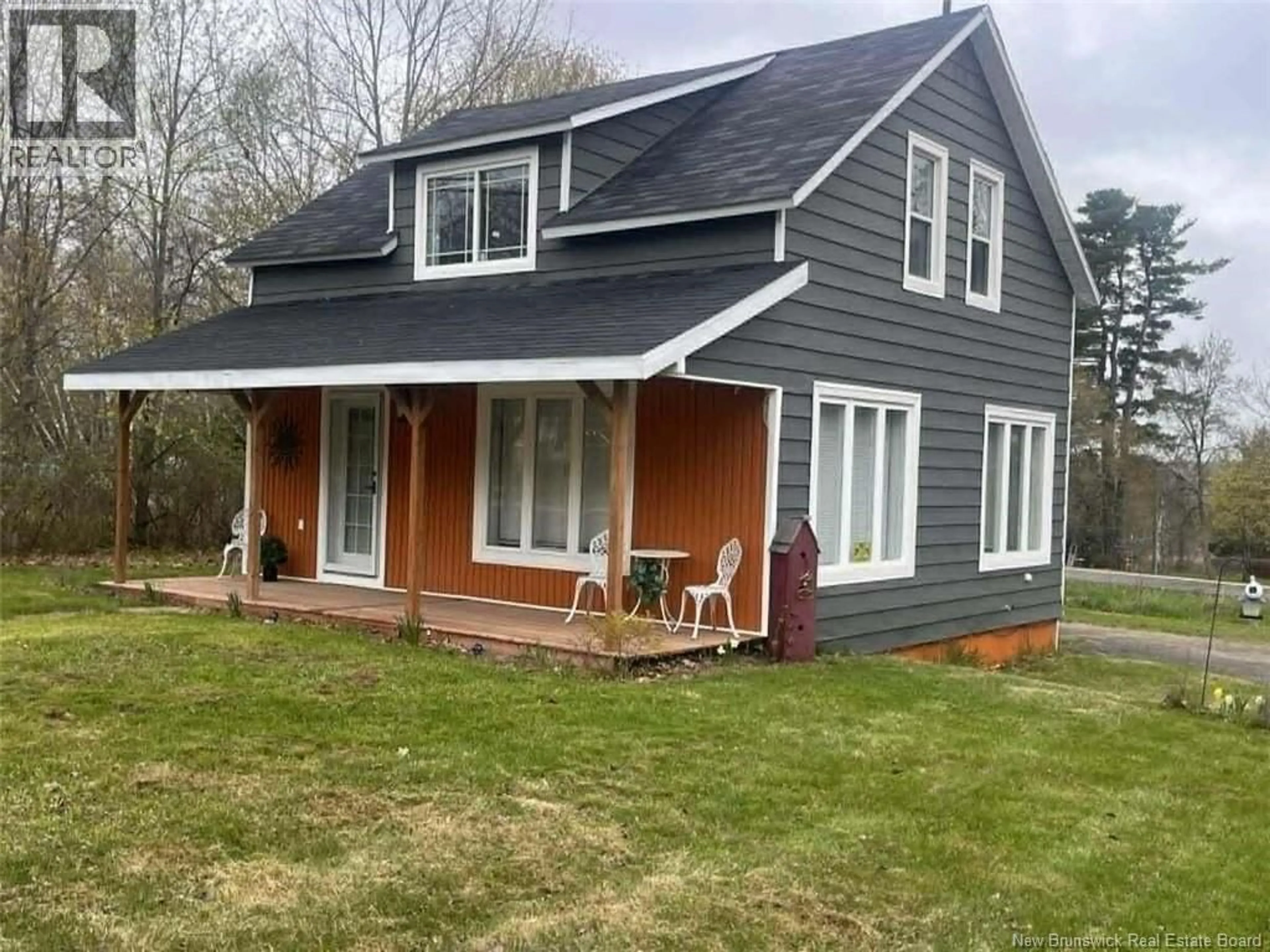 Home with vinyl exterior material, street for 433 PLEASANT DRIVE, Minto New Brunswick E4B2T2