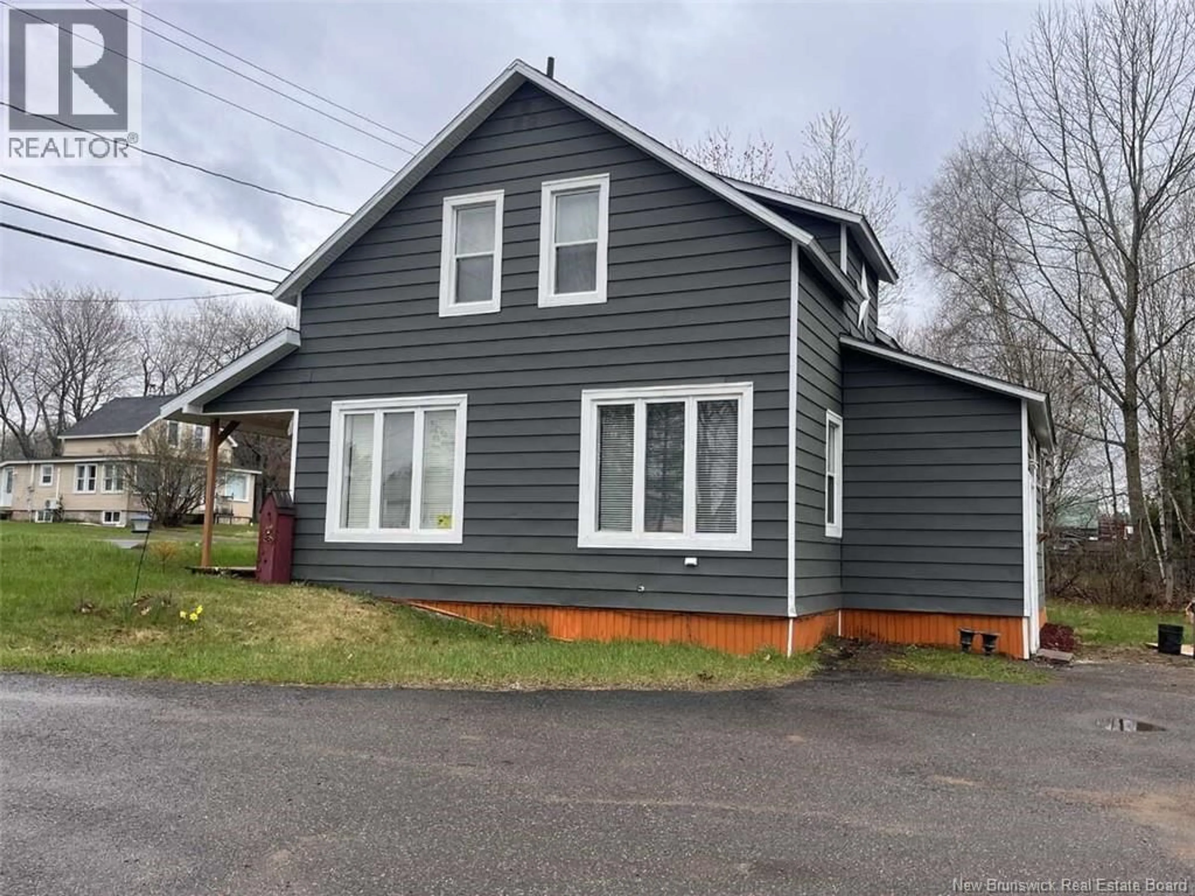 Home with vinyl exterior material, street for 433 PLEASANT DRIVE, Minto New Brunswick E4B2T2