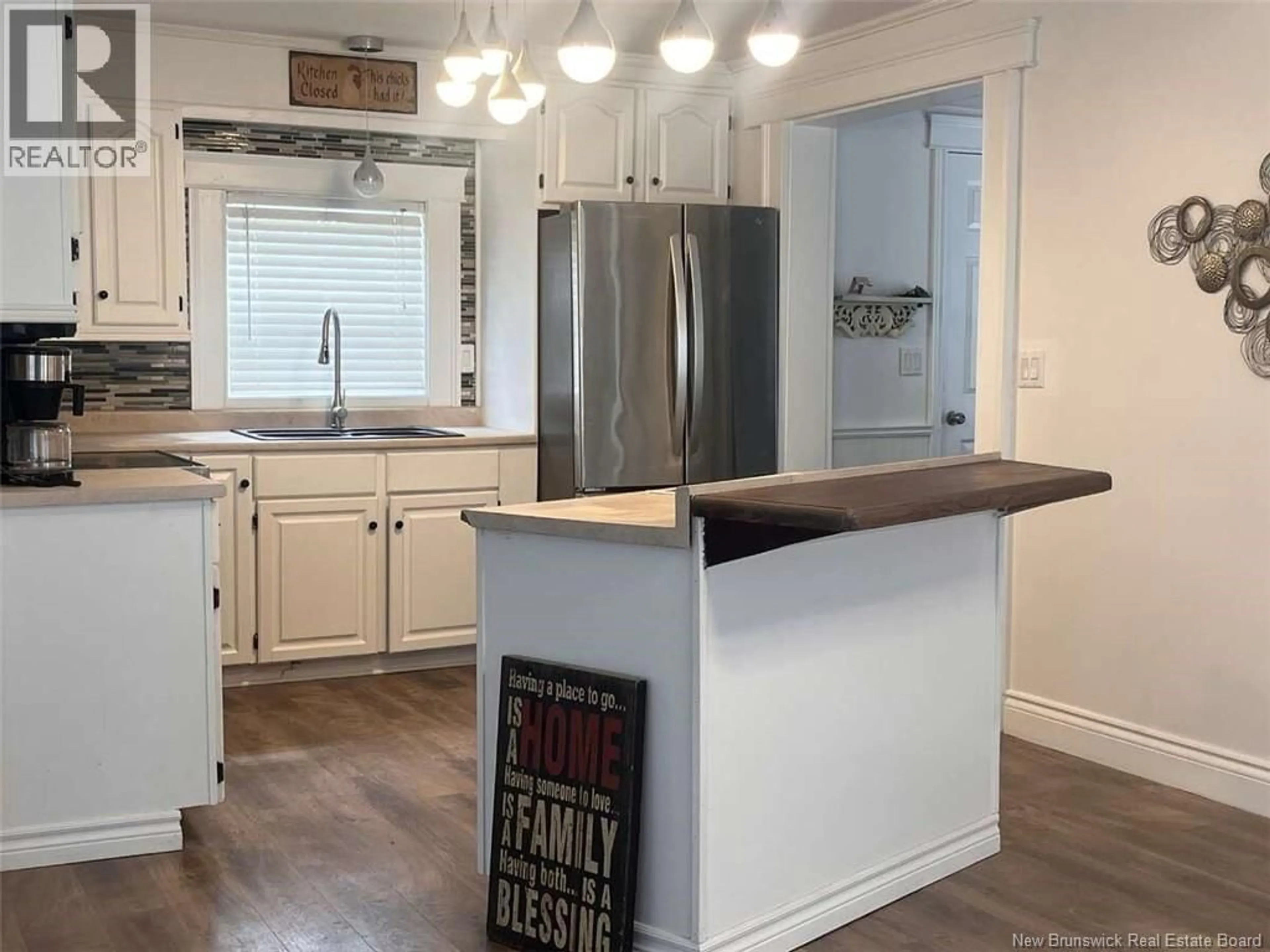 Open concept kitchen, wood/laminate floor for 433 PLEASANT DRIVE, Minto New Brunswick E4B2T2