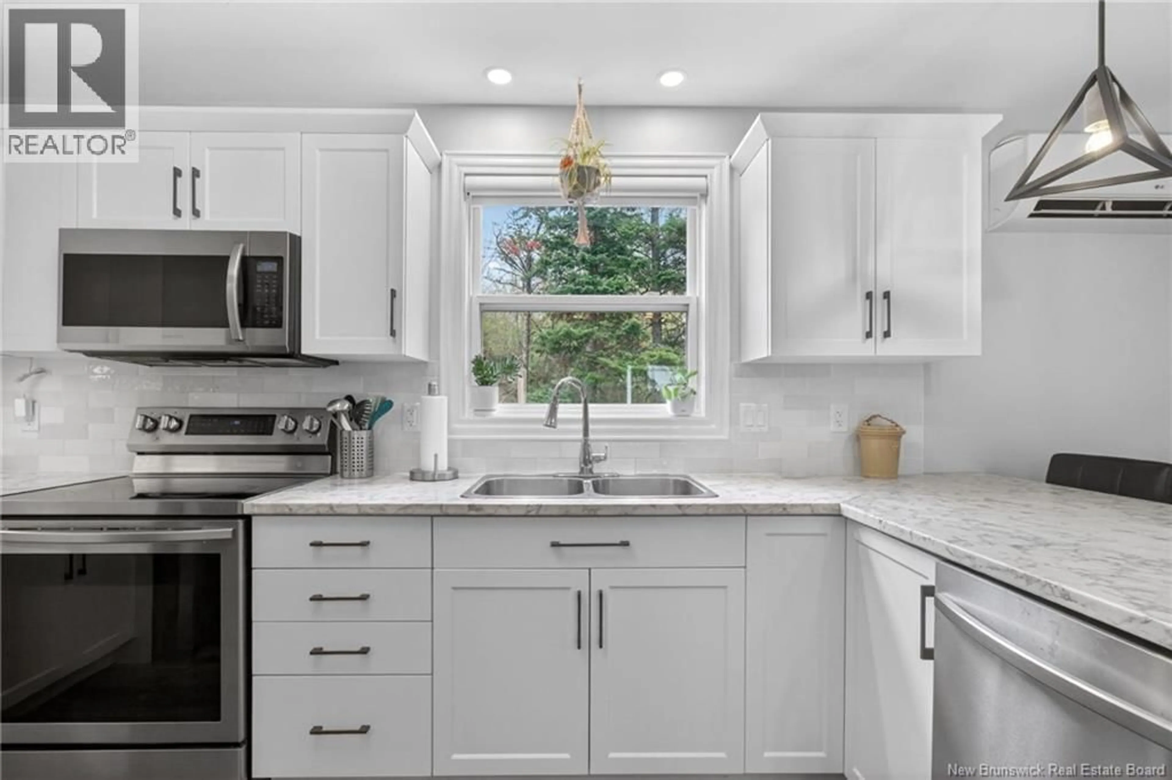 Open concept kitchen, ceramic/tile floor for 25 ALBERTA, Dieppe New Brunswick E1A6Z1