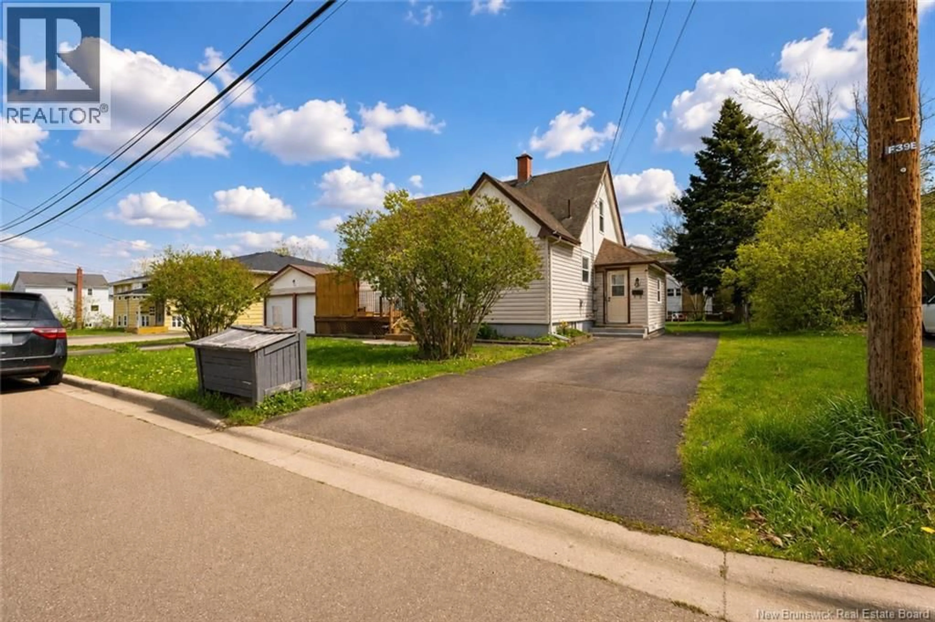 A pic from outside/outdoor area/front of a property/back of a property/a pic from drone, street for 39 EDMOND STREET, Moncton New Brunswick E1A3K5