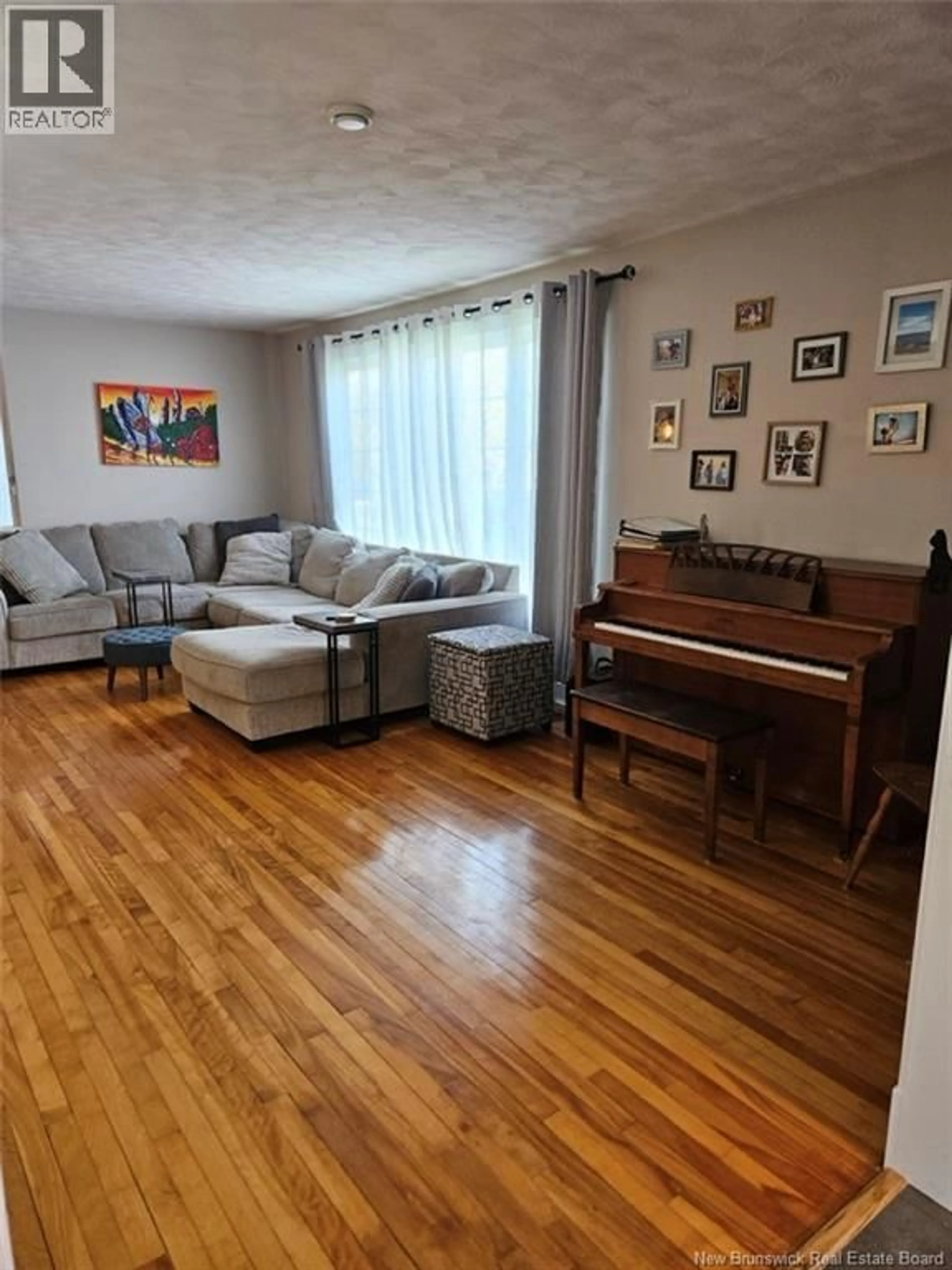 Living room with furniture, wood/laminate floor for 930 O'NEIL AVENUE, Bathurst New Brunswick E2A2L3