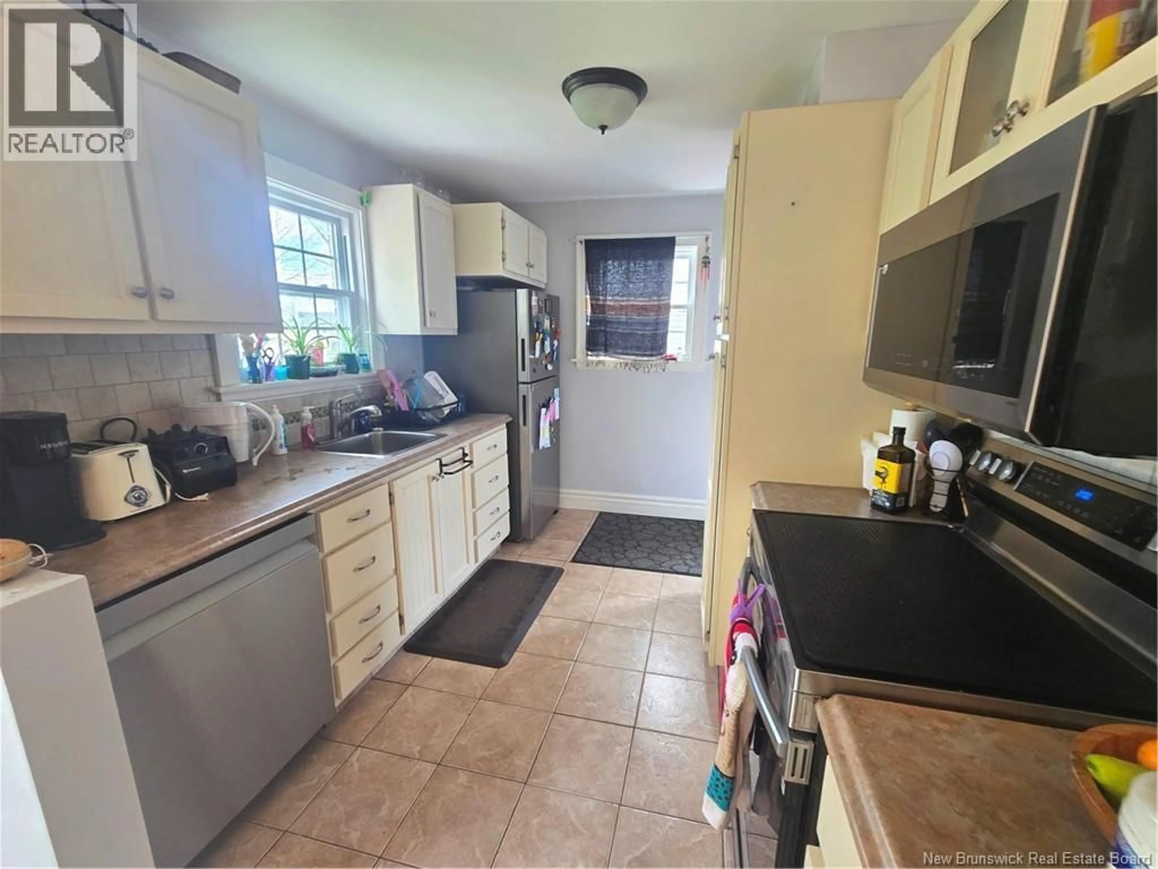 Standard kitchen, unknown for 216 CLEVELAND, Riverview New Brunswick E1B1Y1
