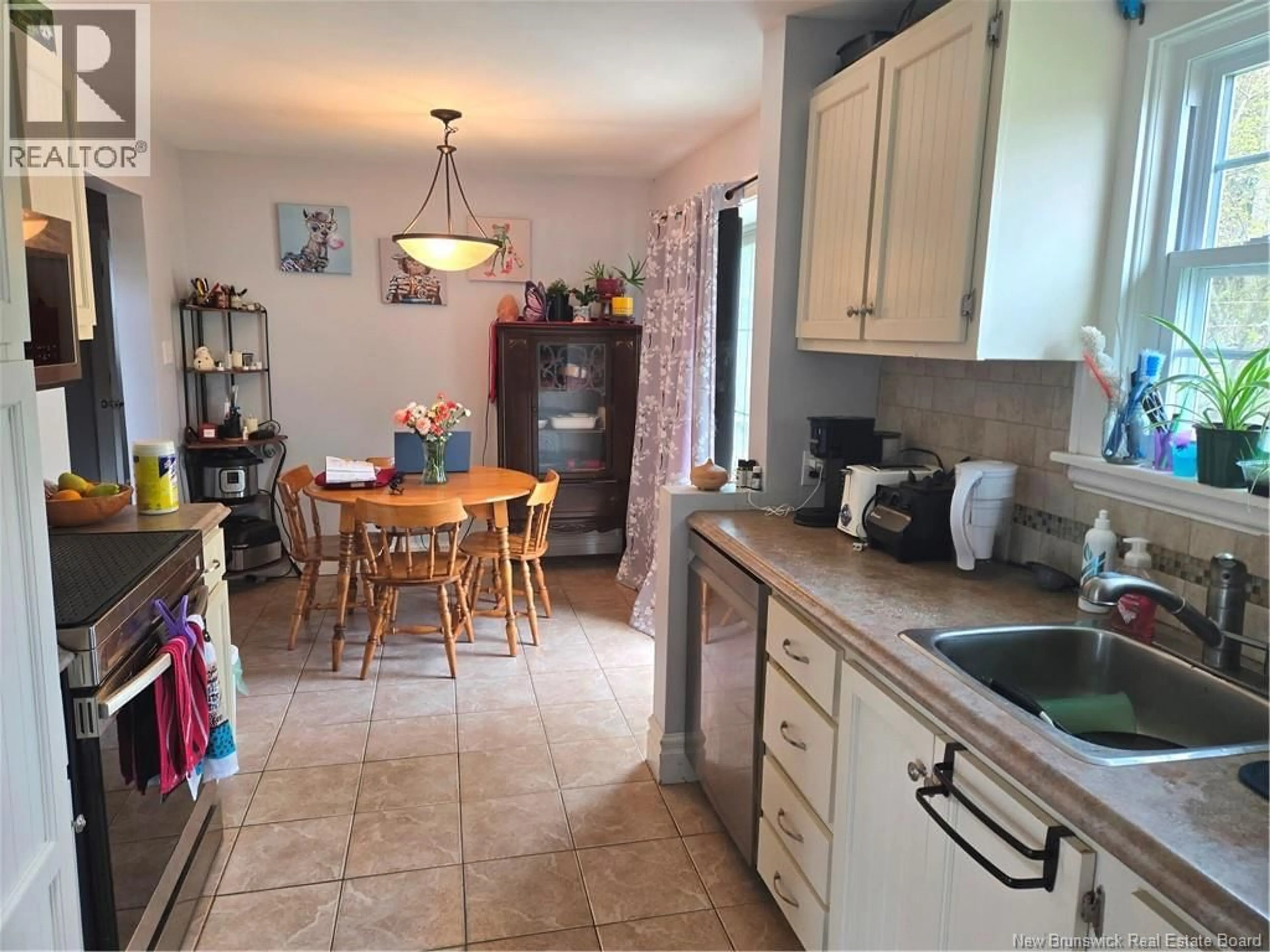 Standard kitchen, ceramic/tile floor for 216 CLEVELAND, Riverview New Brunswick E1B1Y1