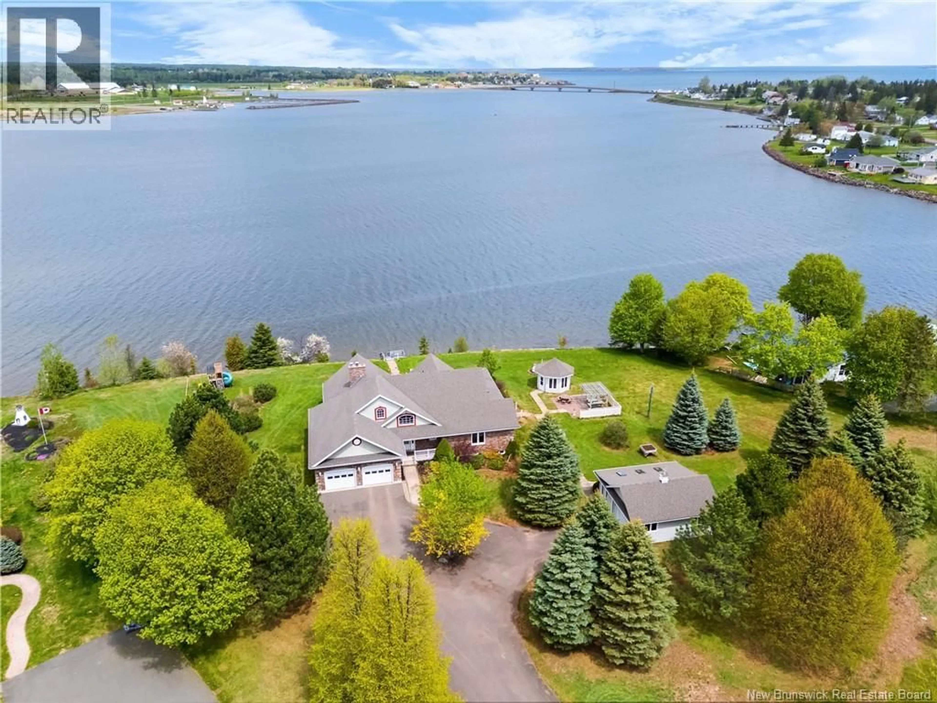 A pic from outside/outdoor area/front of a property/back of a property/a pic from drone, water/lake/river/ocean view for 28 CHEMIN RIVE SUD, Cocagne New Brunswick E4R2X1