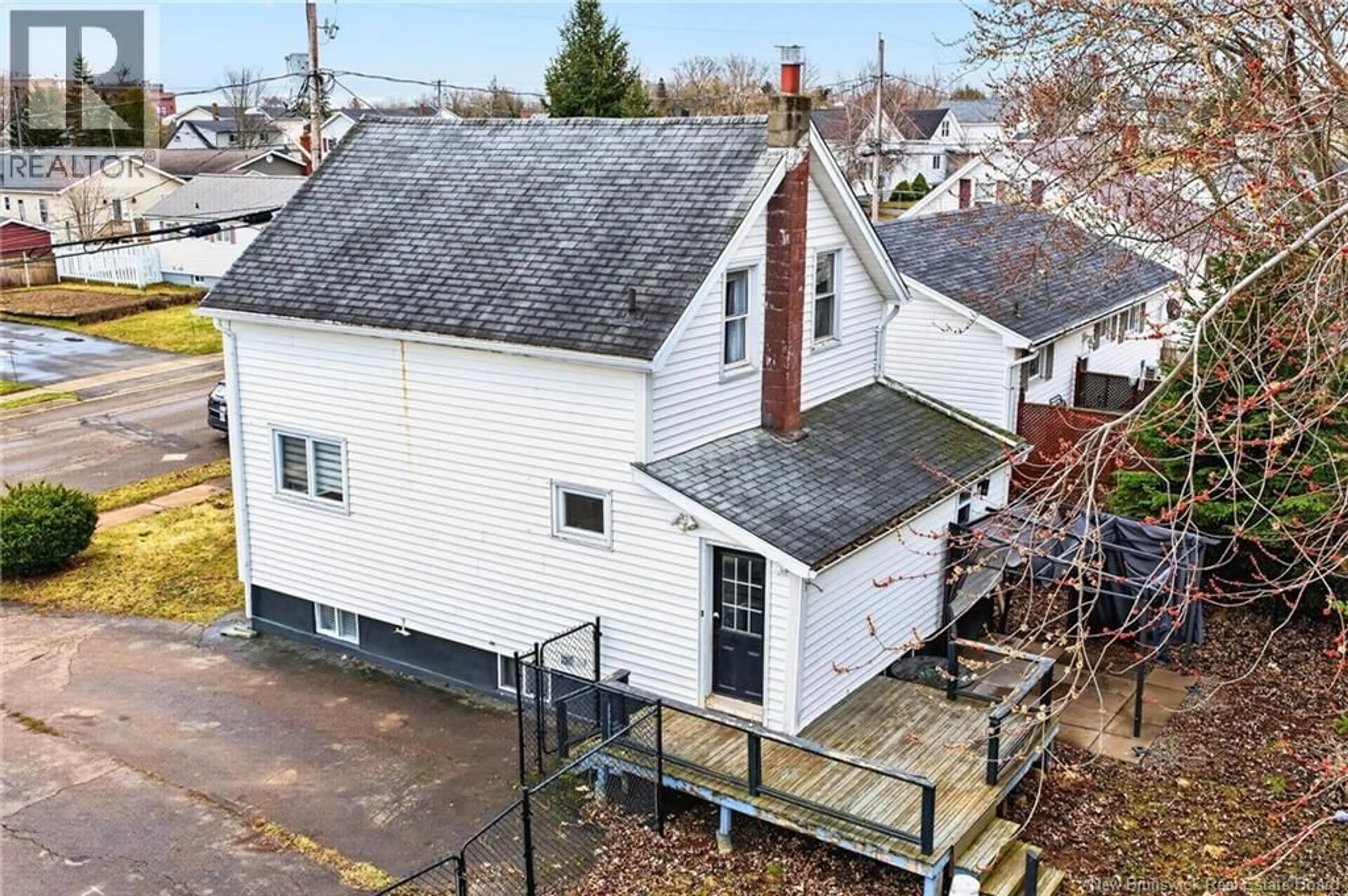 A pic from outside/outdoor area/front of a property/back of a property/a pic from drone, building for 160 SPRUCE, Moncton New Brunswick E1C7K3