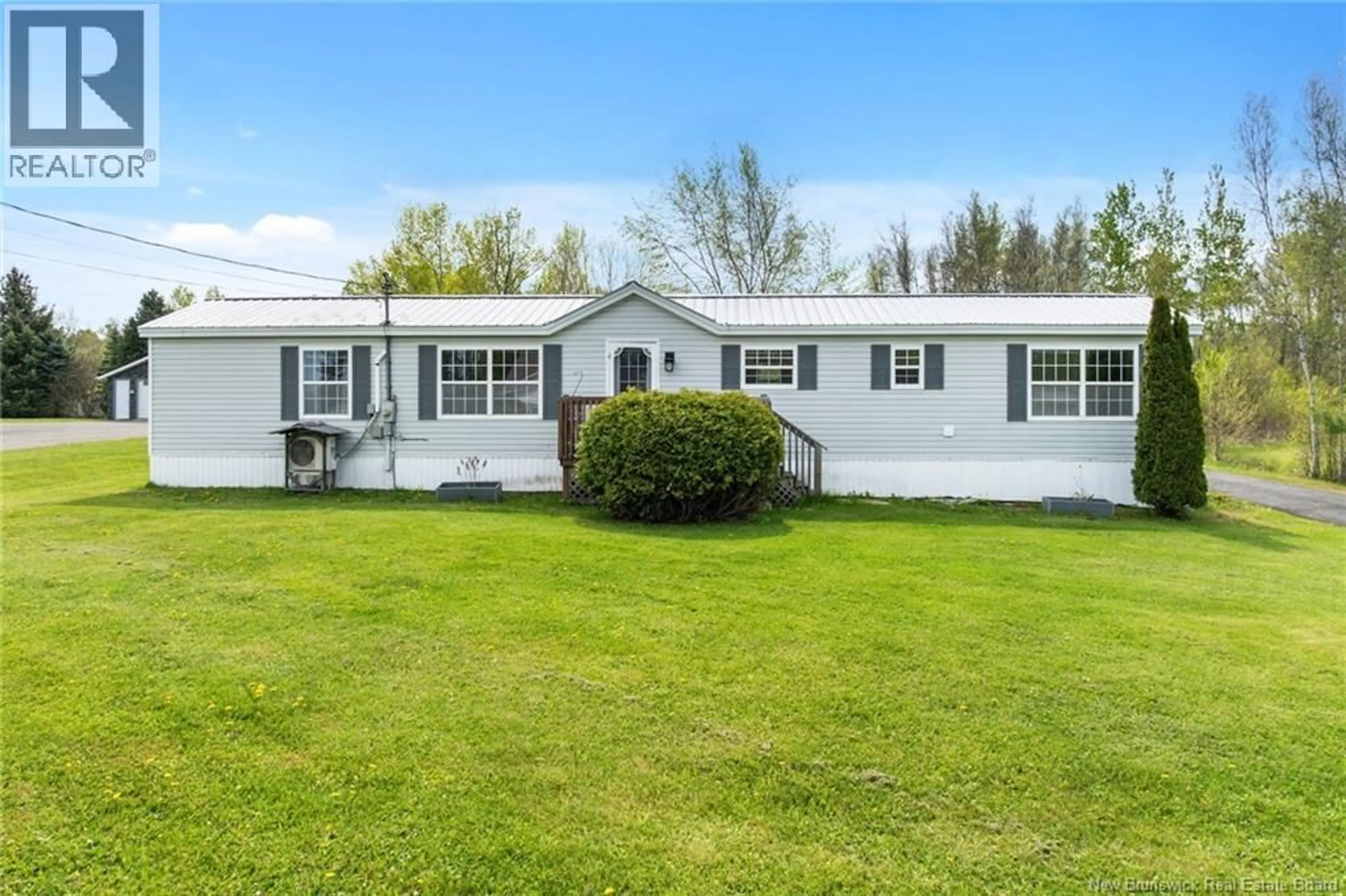 Home with vinyl exterior material, unknown for 589 MAIN ST, Chipman New Brunswick E4A2J1