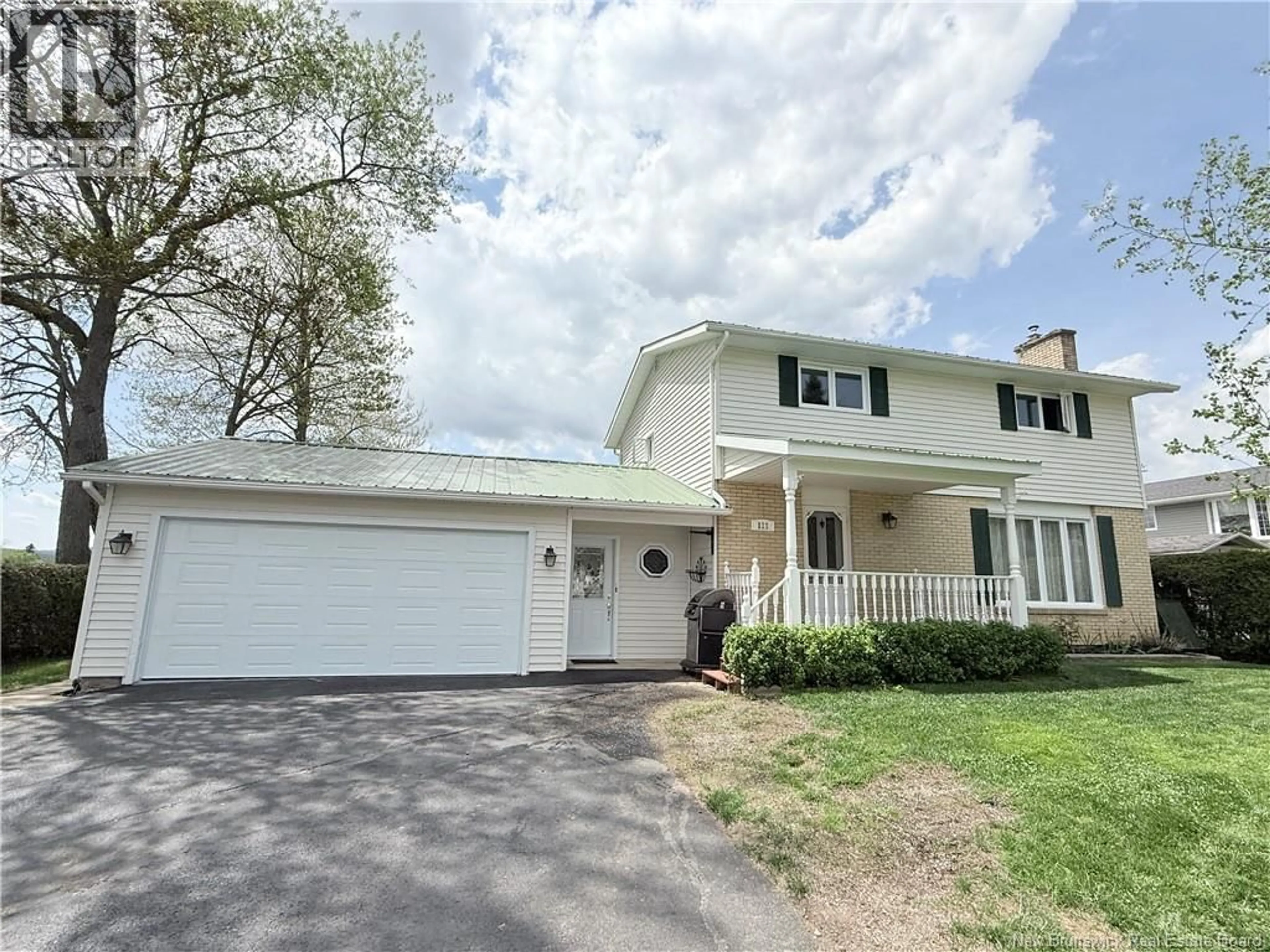 Home with vinyl exterior material, street for 111 ELIZABETH STREET, Woodstock New Brunswick E7M1P8