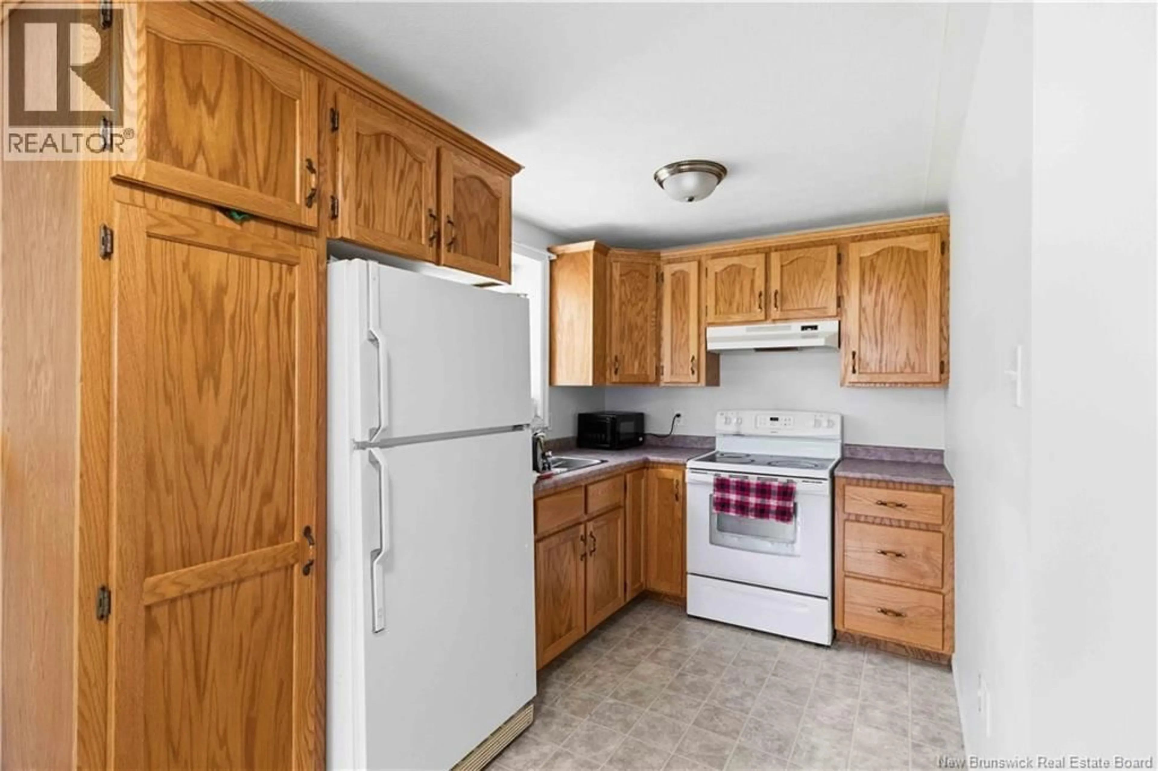Standard kitchen, ceramic/tile floor for 38 RIPLEY STREET, Oromocto New Brunswick E2V4P8