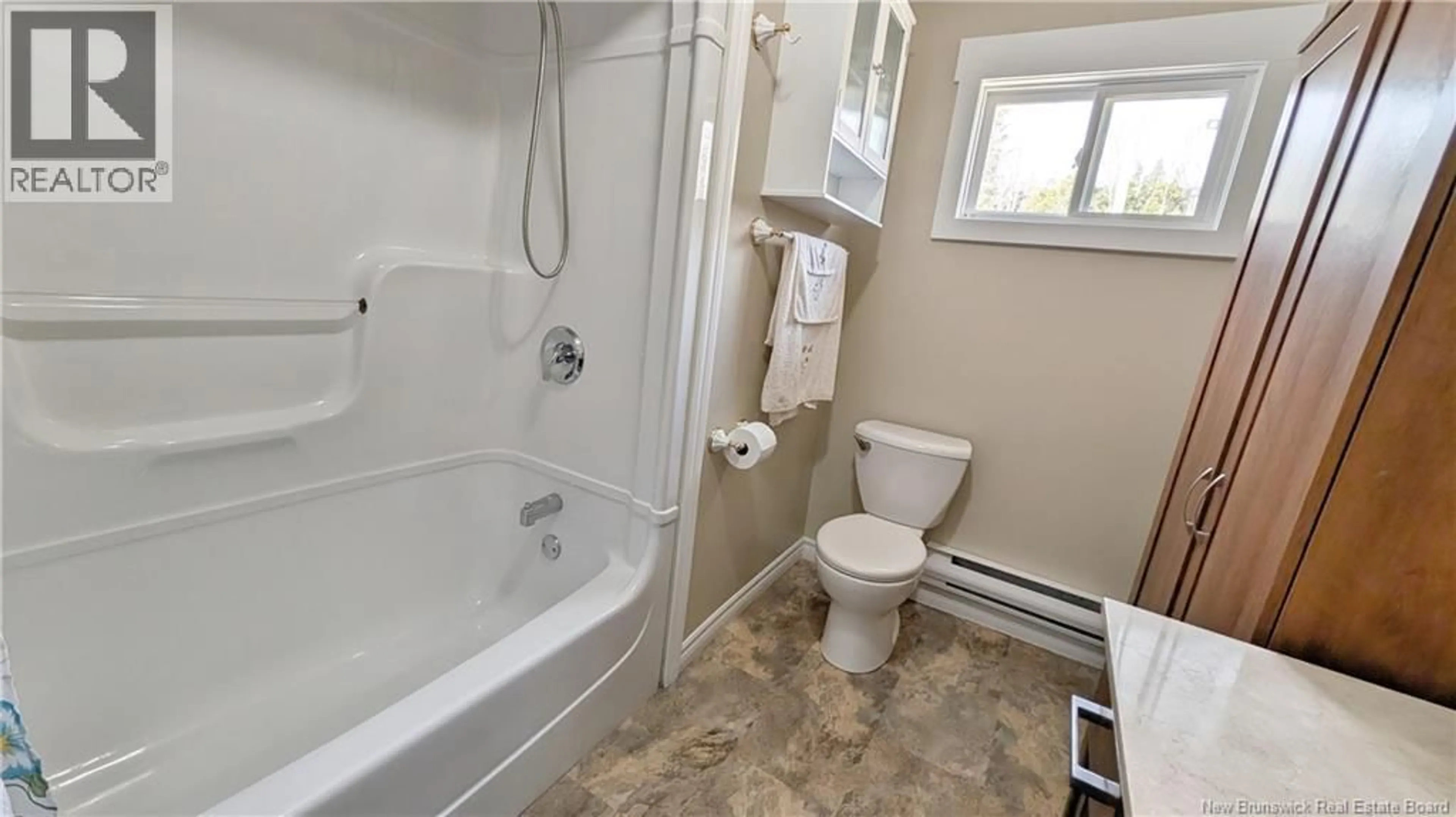 Standard bathroom, ceramic/tile floor for 4041 RUE FOSTER STREET, Tracadie New Brunswick E1X1C3