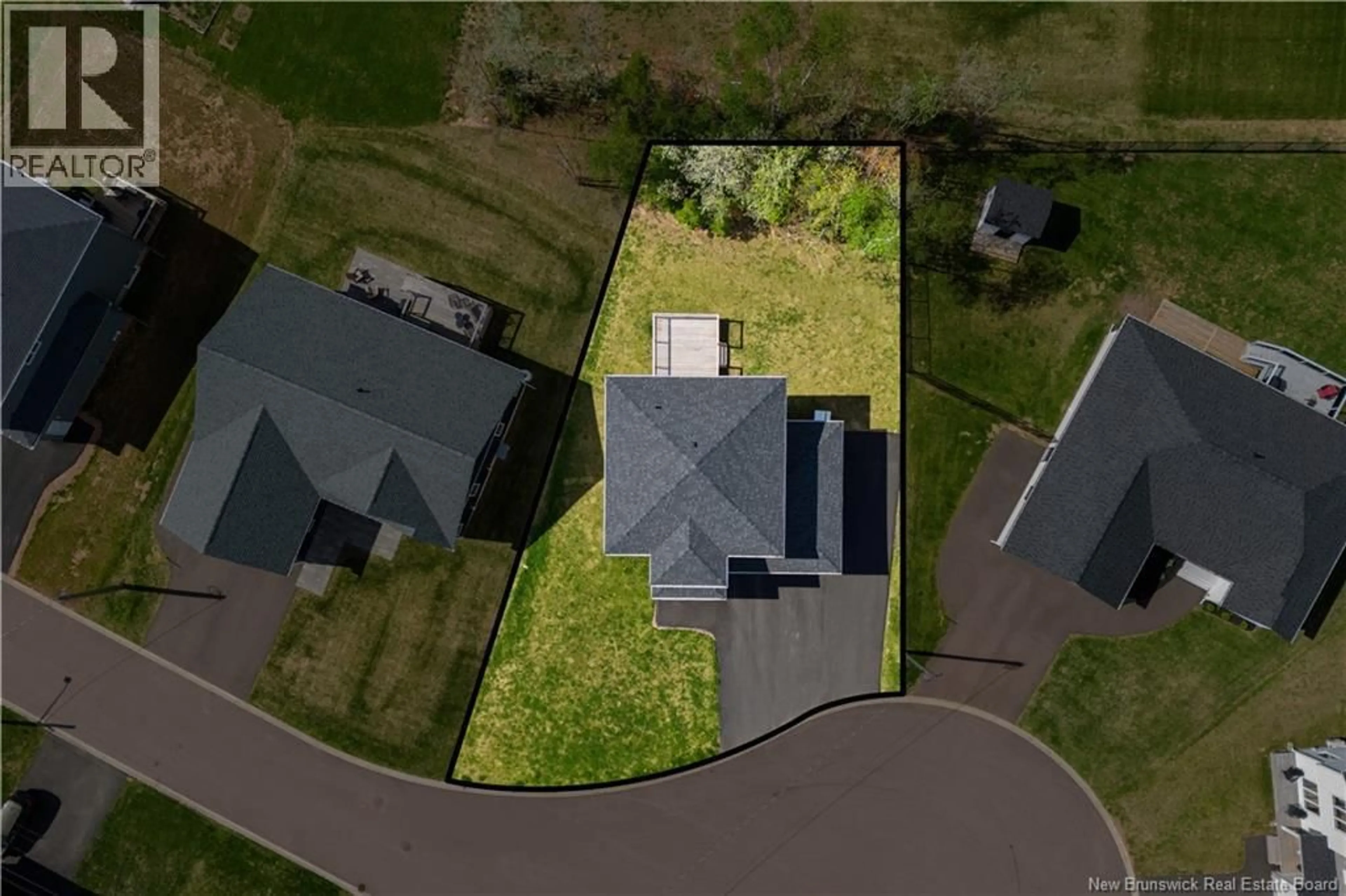 A pic from outside/outdoor area/front of a property/back of a property/a pic from drone, street for 72 GUY STREET, Shediac New Brunswick E4P0L5