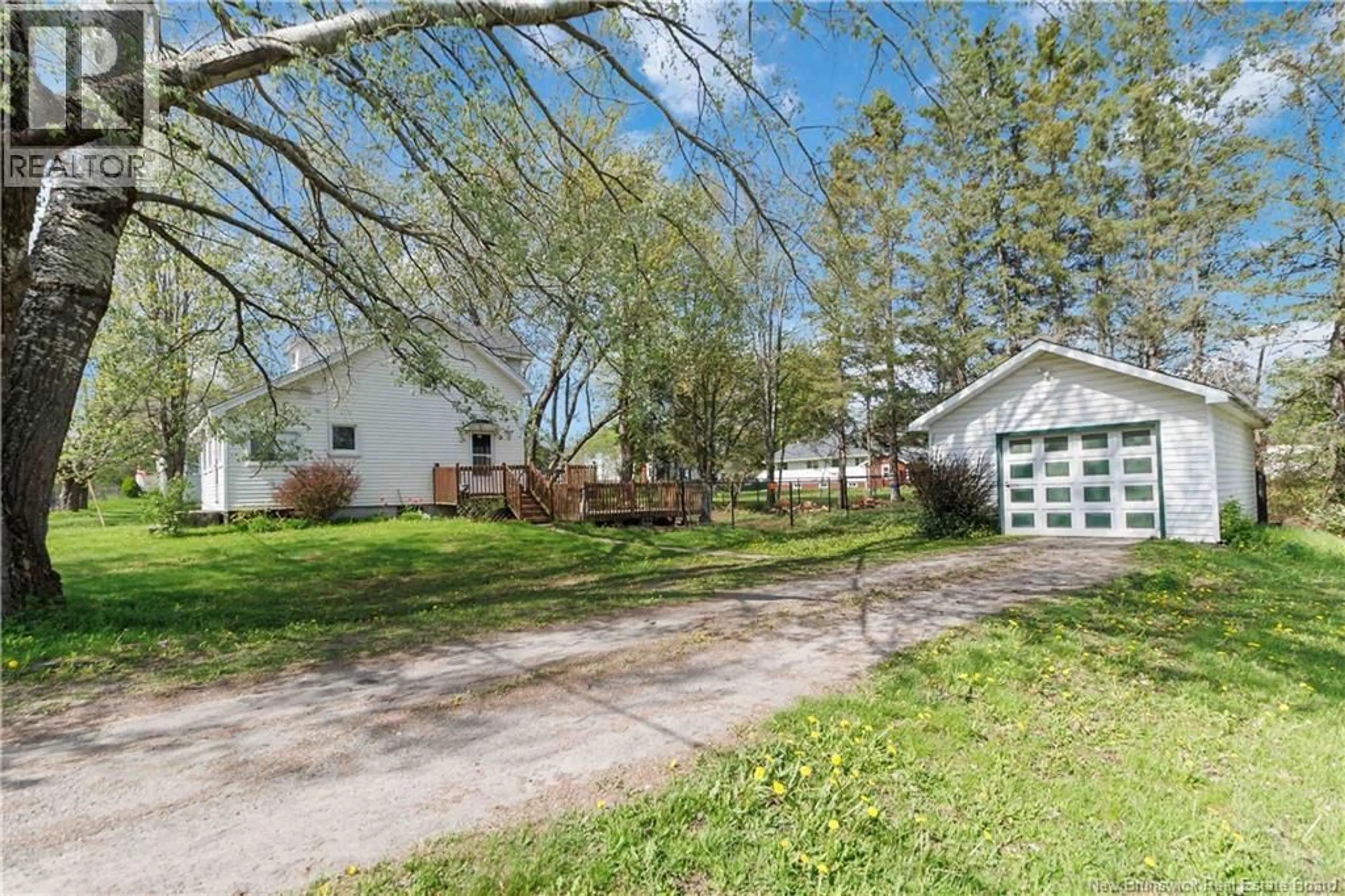 A pic from outside/outdoor area/front of a property/back of a property/a pic from drone, street for 61 SMITH, Salisbury New Brunswick E4J2R9