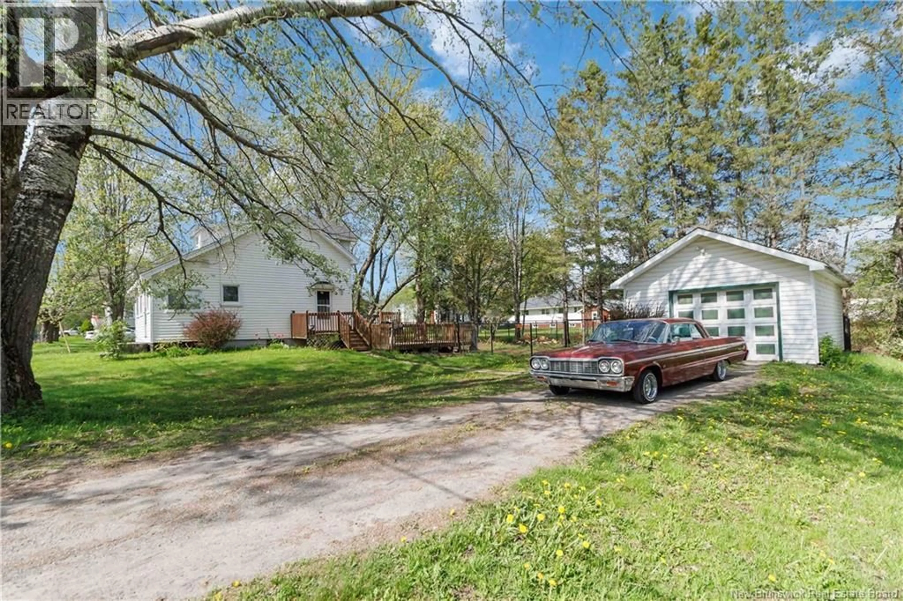 A pic from outside/outdoor area/front of a property/back of a property/a pic from drone, street for 61 SMITH, Salisbury New Brunswick E4J2R9