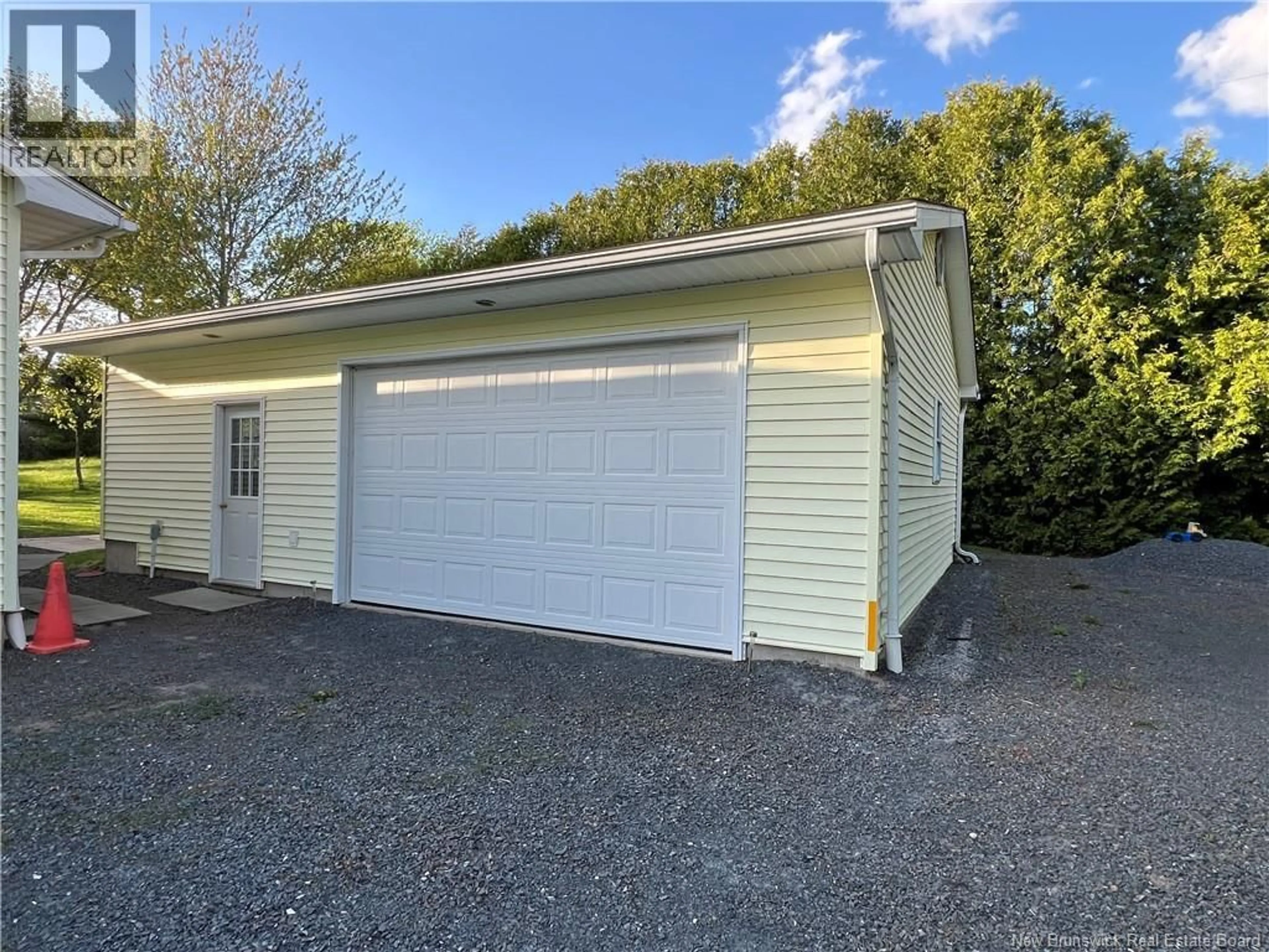 Indoor garage for 103 CONFEDERATION AVENUE, New Maryland New Brunswick E3C1E5