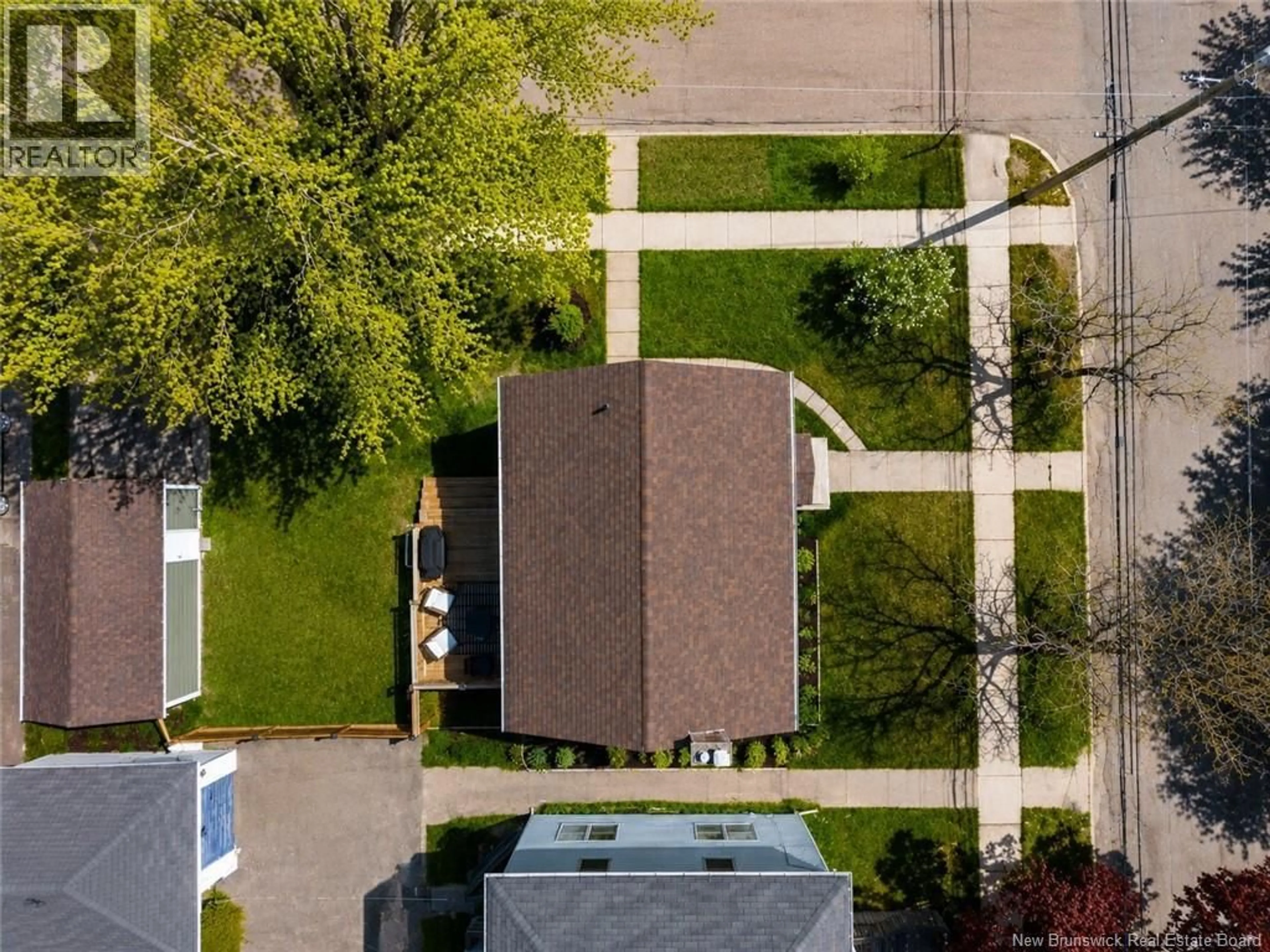 A pic from outside/outdoor area/front of a property/back of a property/a pic from drone, street for 73 BURLINGTON AVENUE, Moncton New Brunswick E1E1Z4
