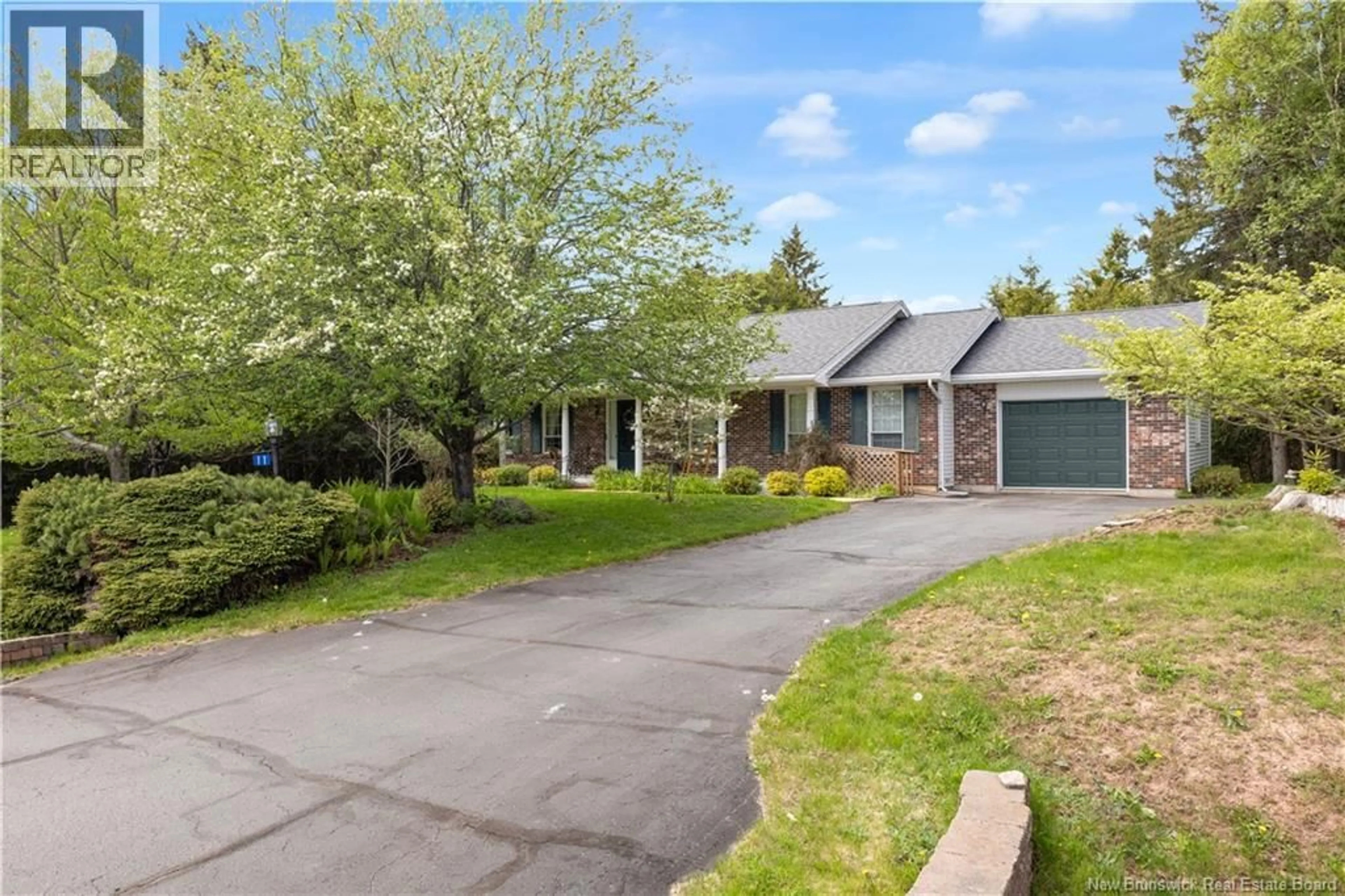 A pic from outside/outdoor area/front of a property/back of a property/a pic from drone, street for 11 EVERGREEN PARK DRIVE, Quispamsis New Brunswick E2G1Y6