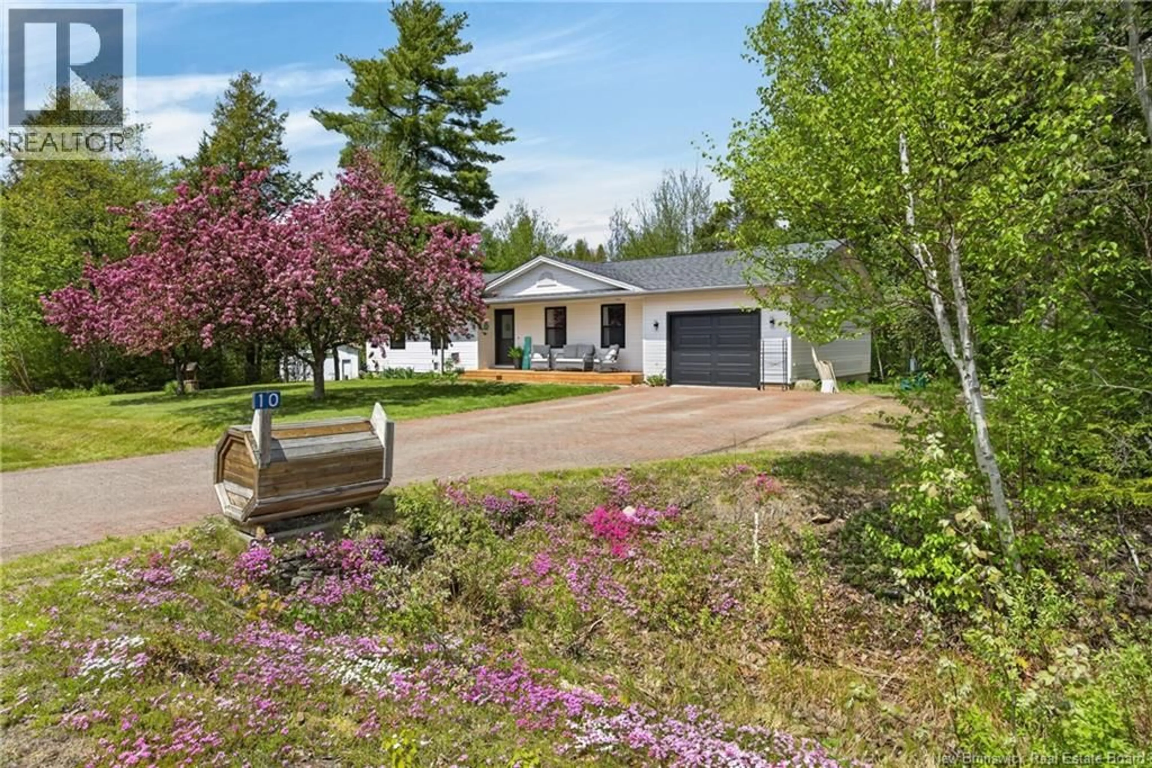 A pic from outside/outdoor area/front of a property/back of a property/a pic from drone, street for 10 CAMBRIDGE DRIVE, Burton New Brunswick E2V3E8