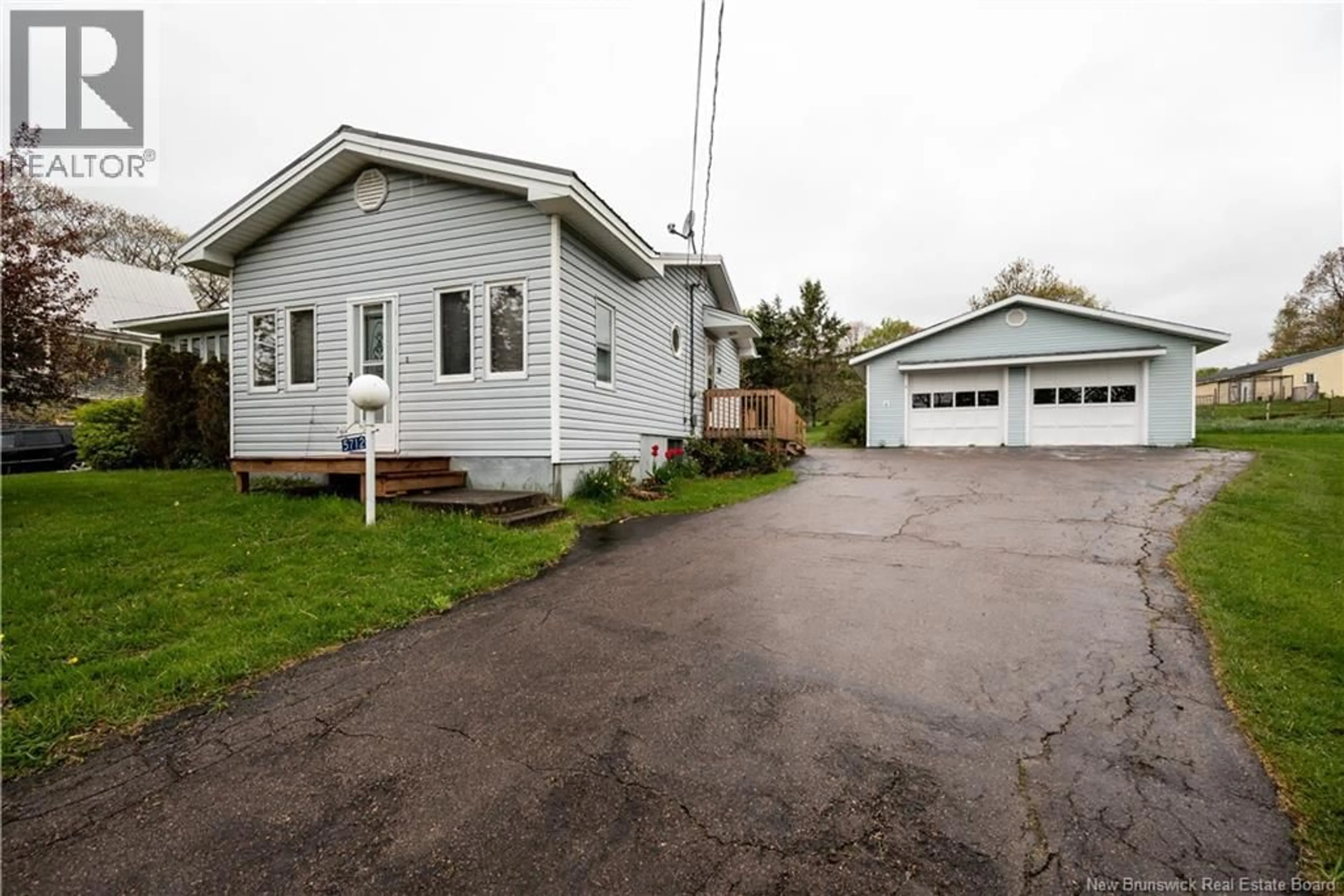 A pic from outside/outdoor area/front of a property/back of a property/a pic from drone, street for 5712 KING STREET, Riverside-Albert New Brunswick E4H4B2