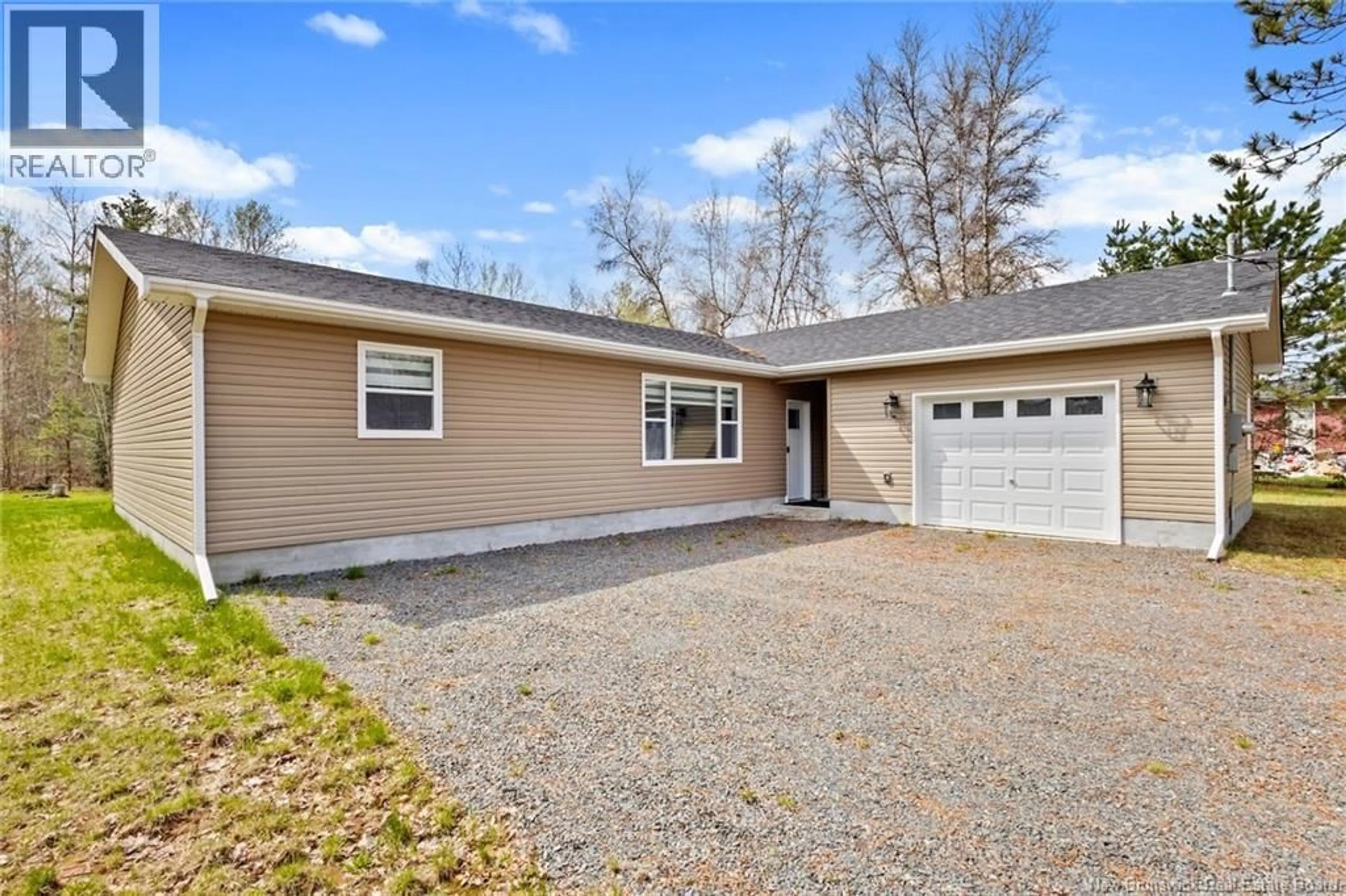Home with vinyl exterior material, street for 288 PLEASANT DRIVE, Minto New Brunswick E4B2T1