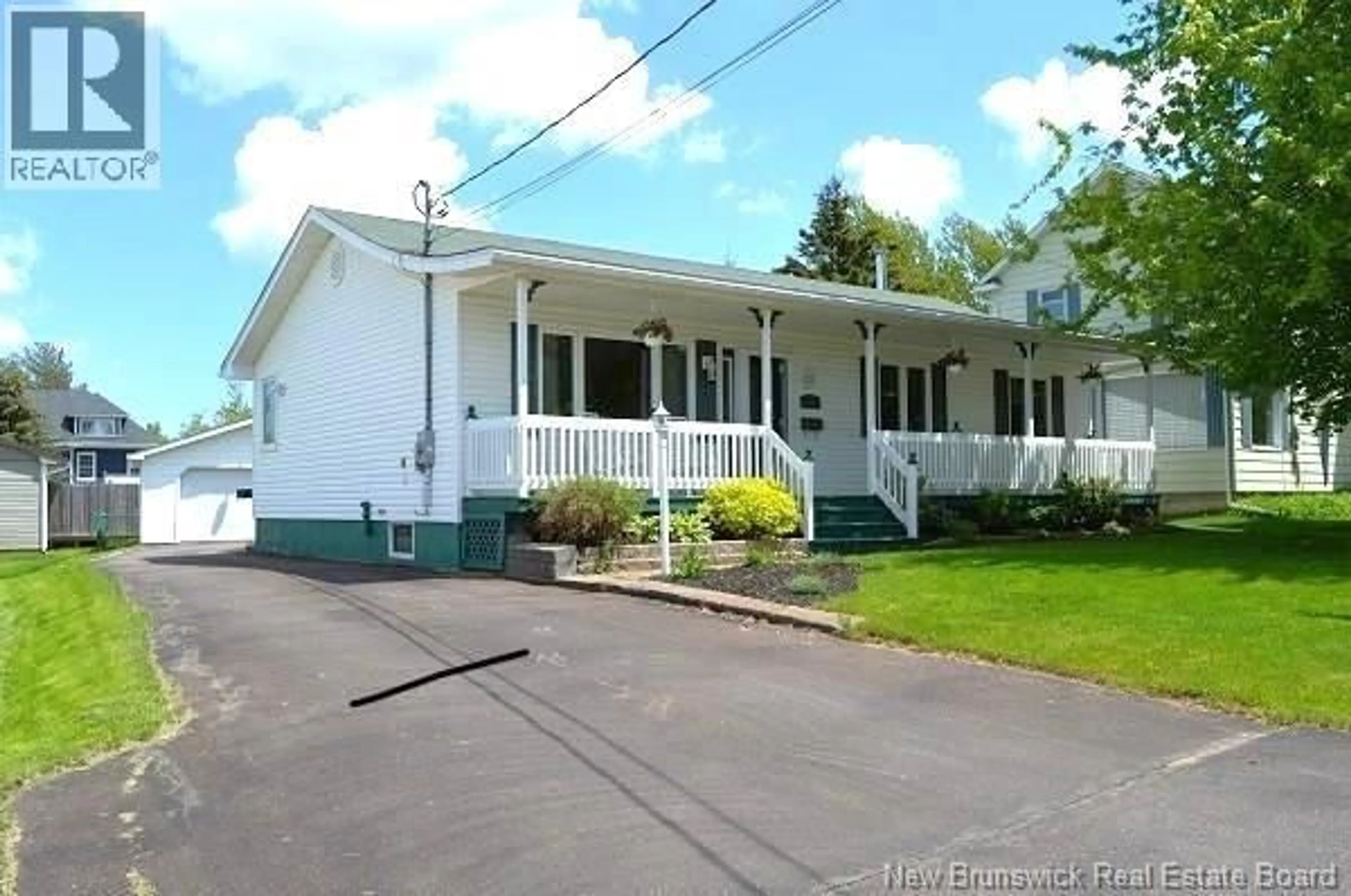 Home with vinyl exterior material, street for 10 KING STREET, Shediac New Brunswick E4P1X9
