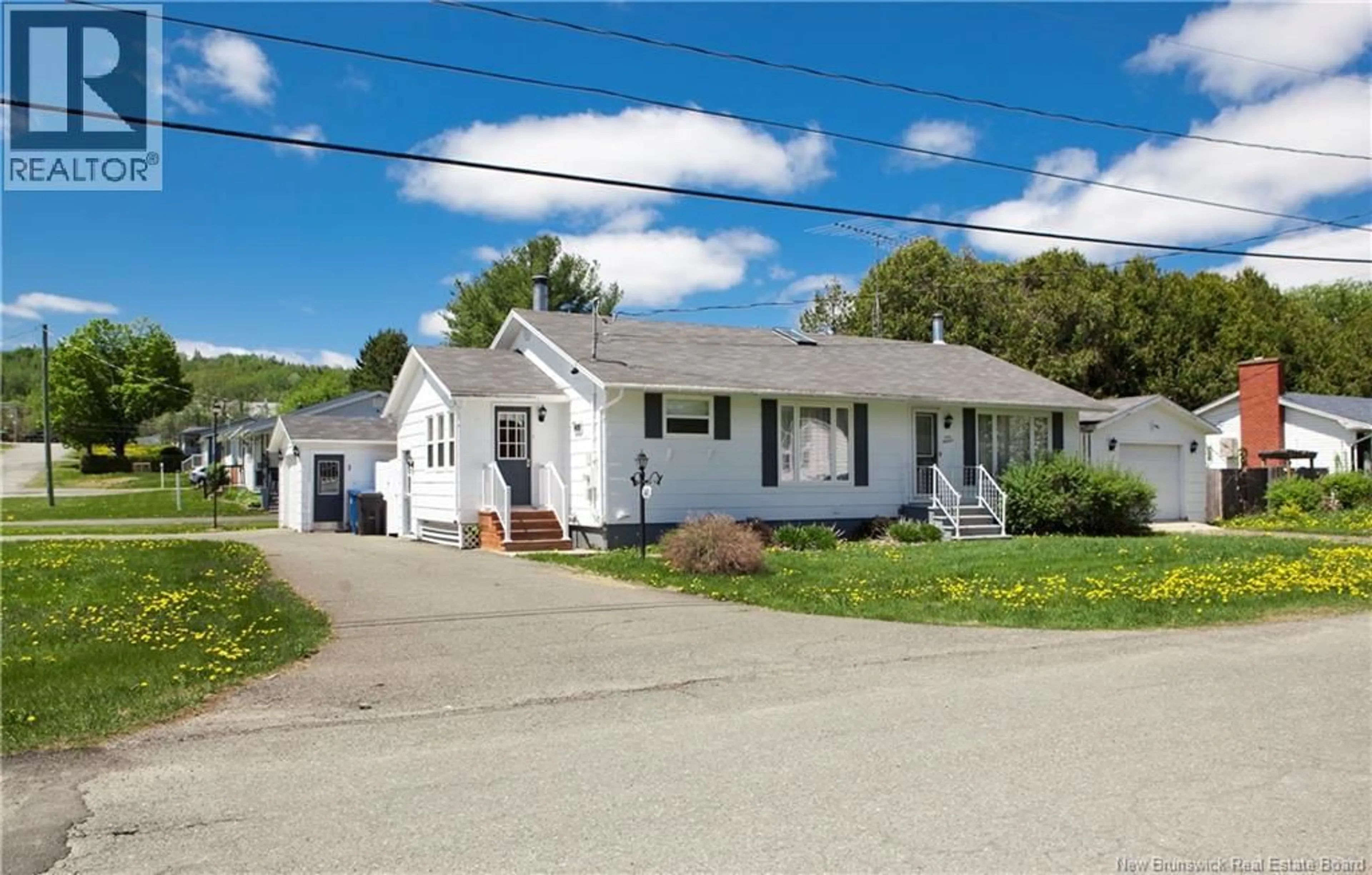 A pic from outside/outdoor area/front of a property/back of a property/a pic from drone, street for 148 WENTWORTH STREET, Woodstock New Brunswick E7M2Z8