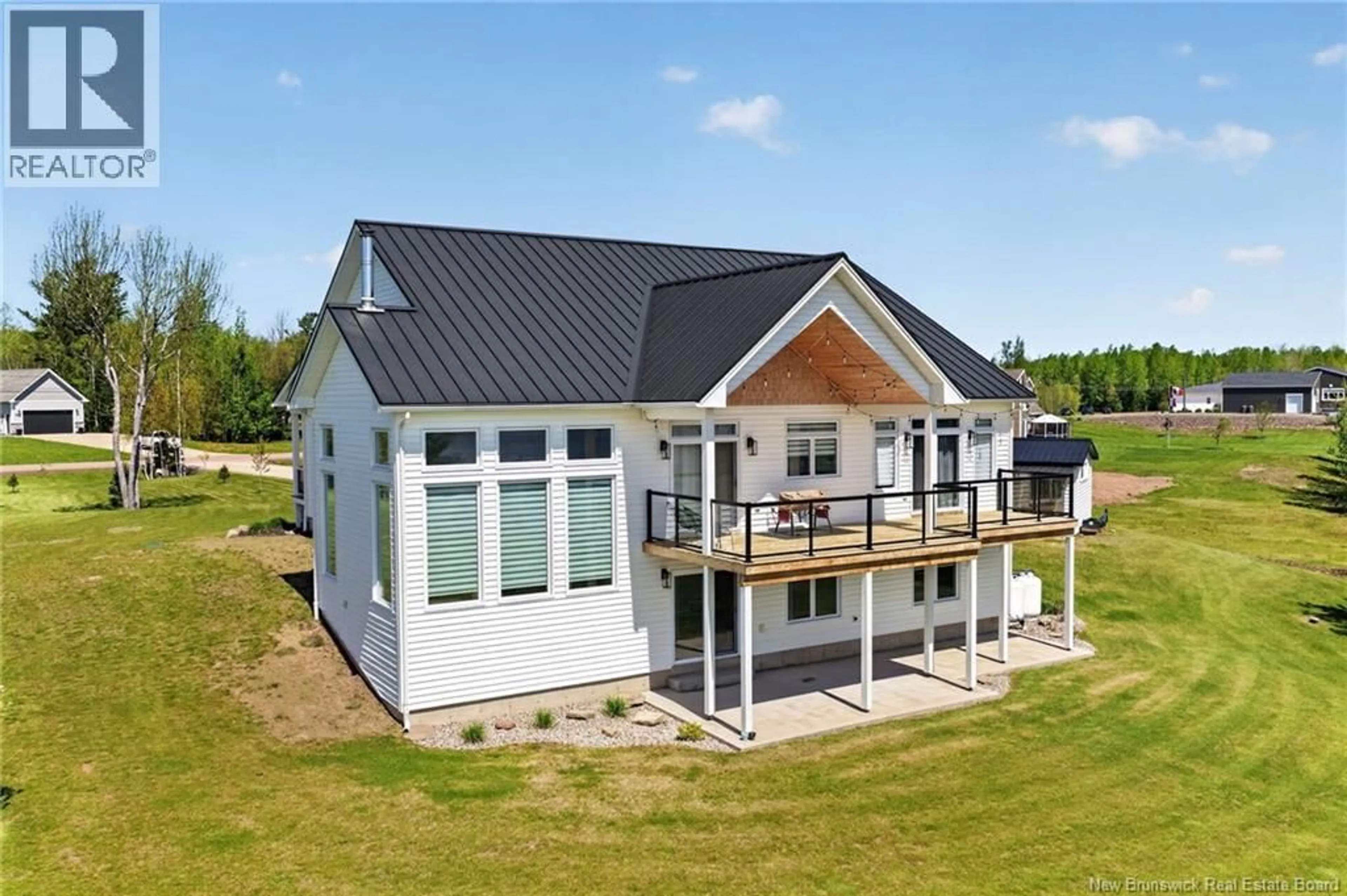 Home with vinyl exterior material, building for 92 WATERFRONT, Shediac River New Brunswick E4R0G1