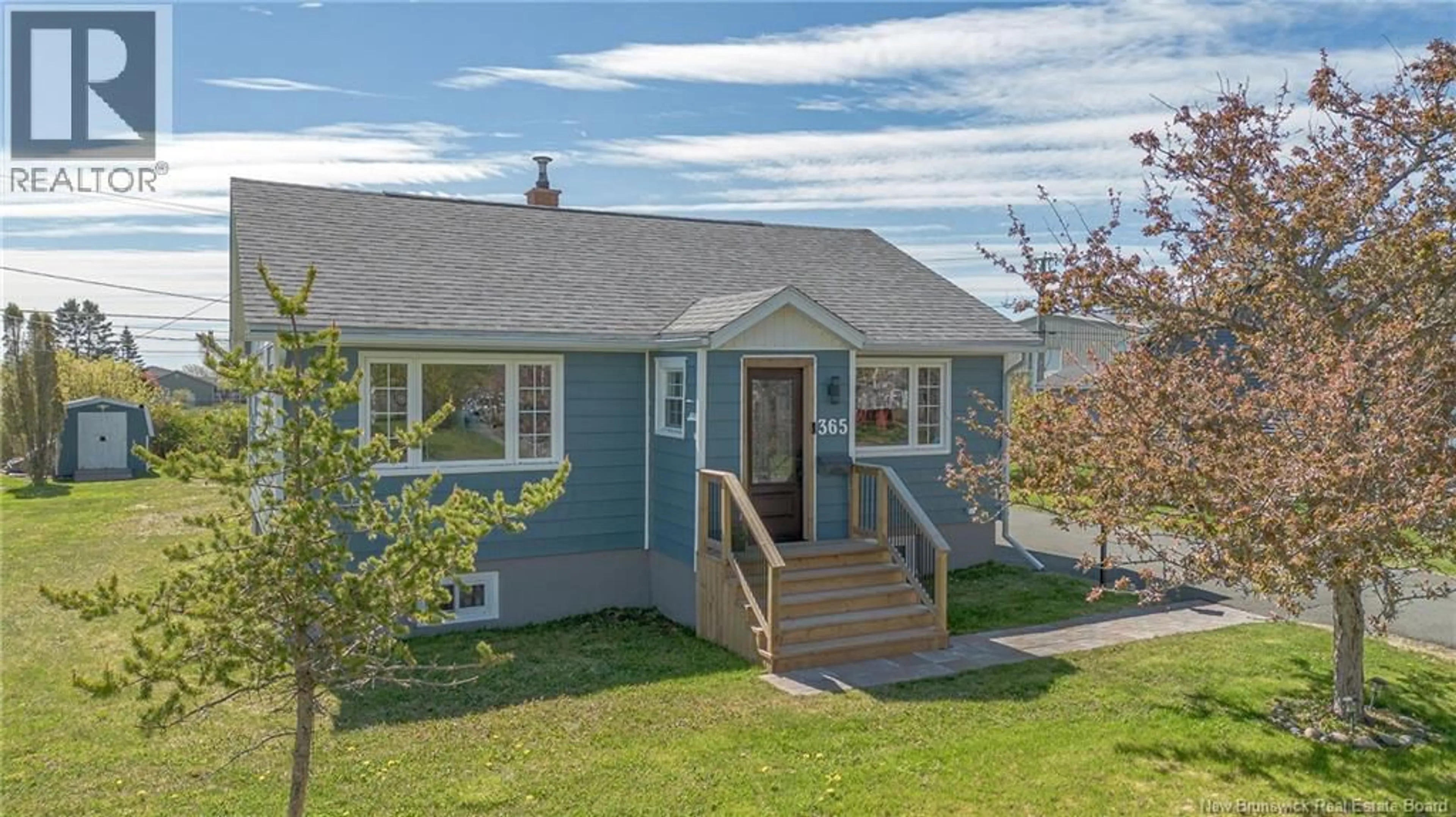Home with vinyl exterior material, street for 365 BEACONSFIELD CRESCENT, Saint John New Brunswick E2M2H7