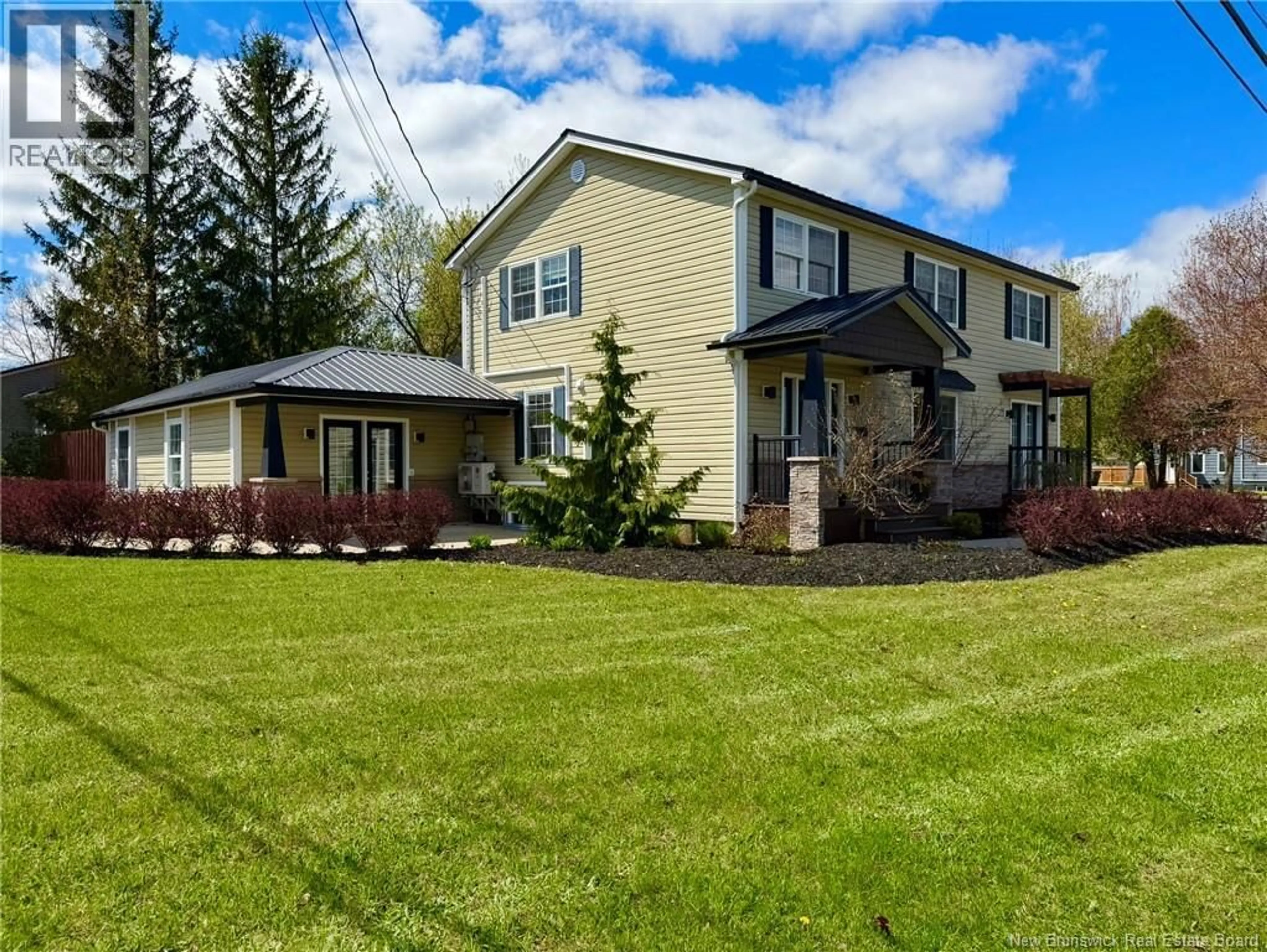 Home with vinyl exterior material, street for 319 RAYMOND AVENUE, Bathurst New Brunswick E2A2W3