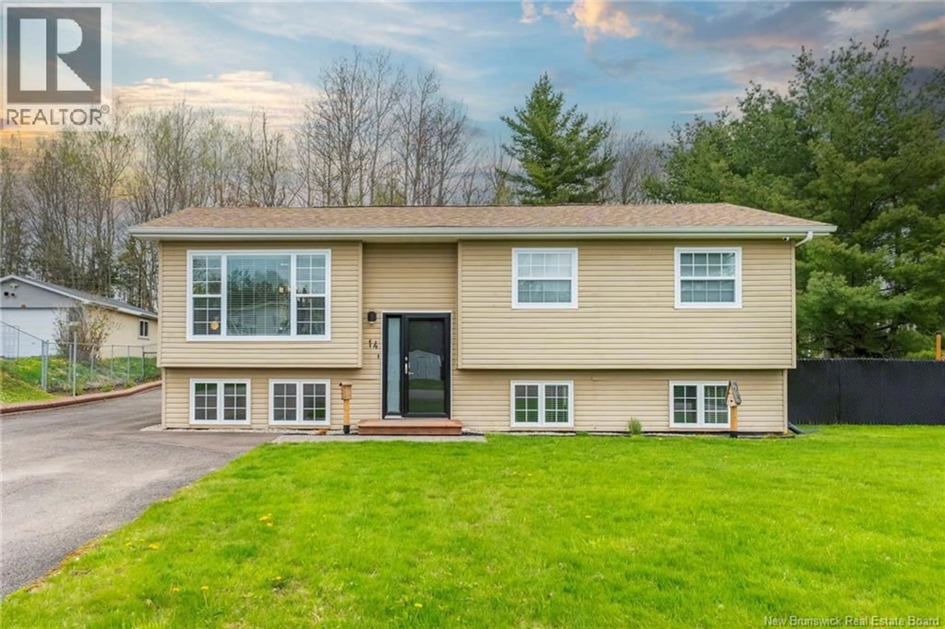 Home with vinyl exterior material, street for 14 CHESTNUT CRESCENT, Lutes Mountain New Brunswick E1G2S4