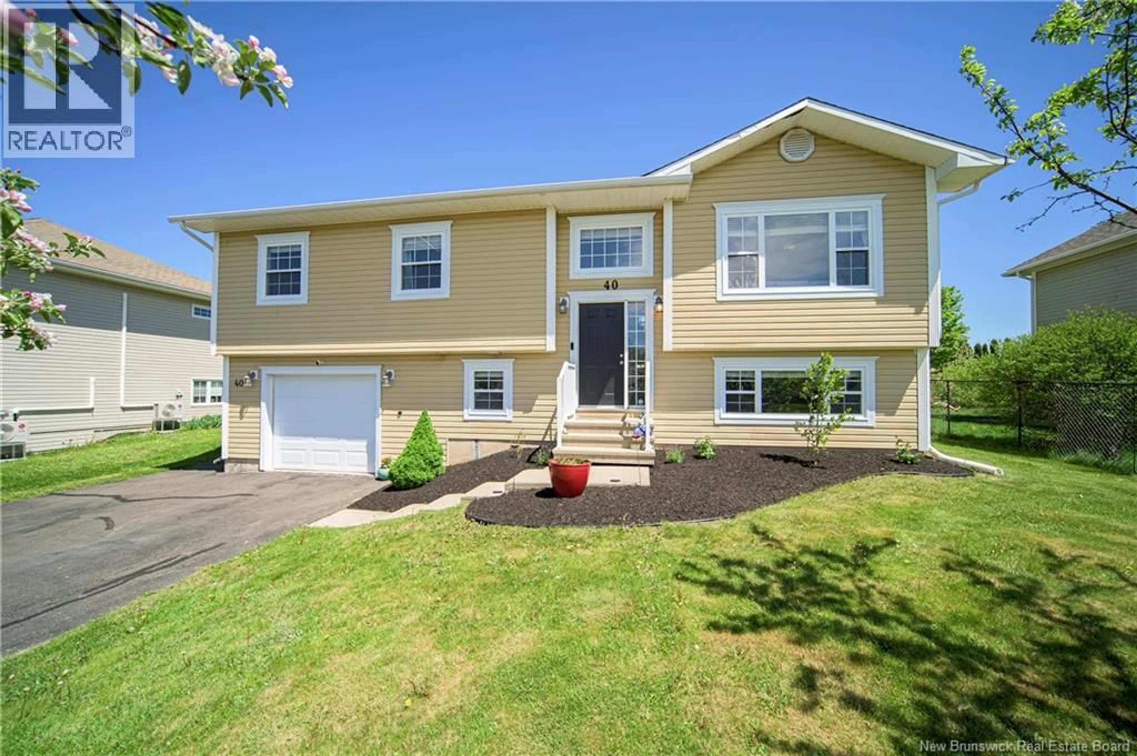 Home with vinyl exterior material, street for 40 DAWSON DRIVE, Oromocto New Brunswick E2V0B8
