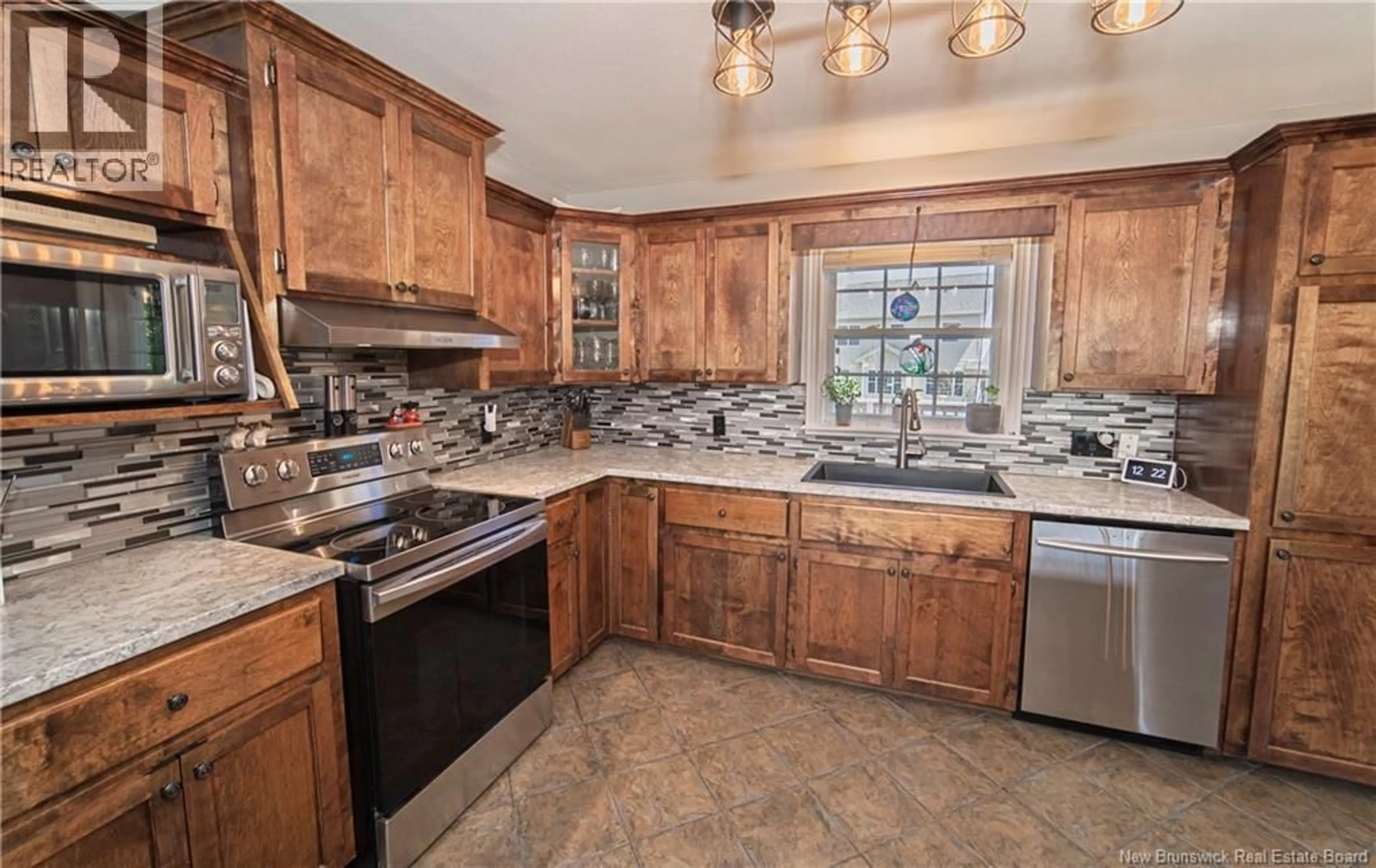 Standard kitchen, ceramic/tile floor for 40 DAWSON DRIVE, Oromocto New Brunswick E2V0B8