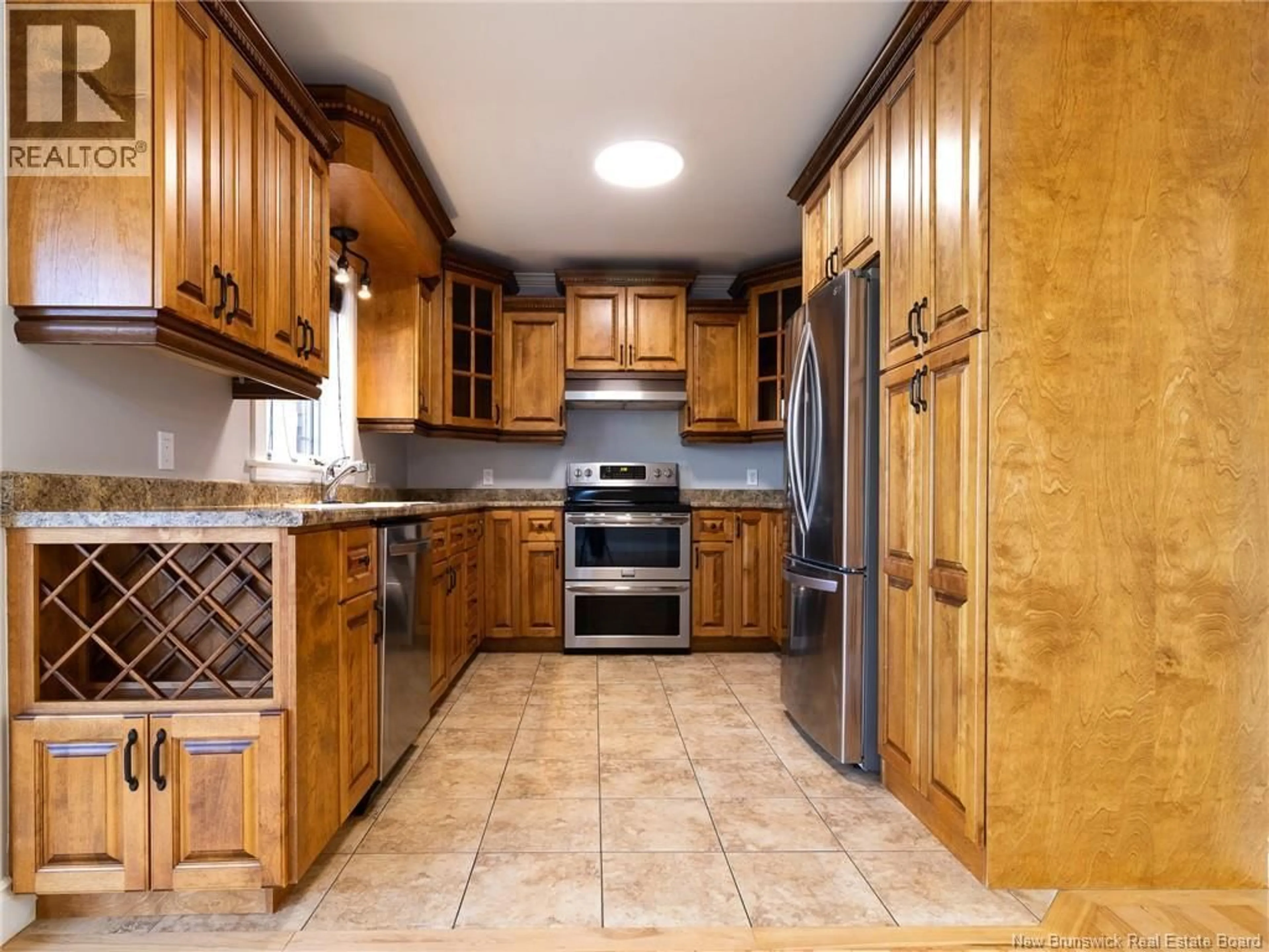 Standard kitchen, ceramic/tile floor for 927 MAPLETON ROAD, Moncton New Brunswick E1G2K6
