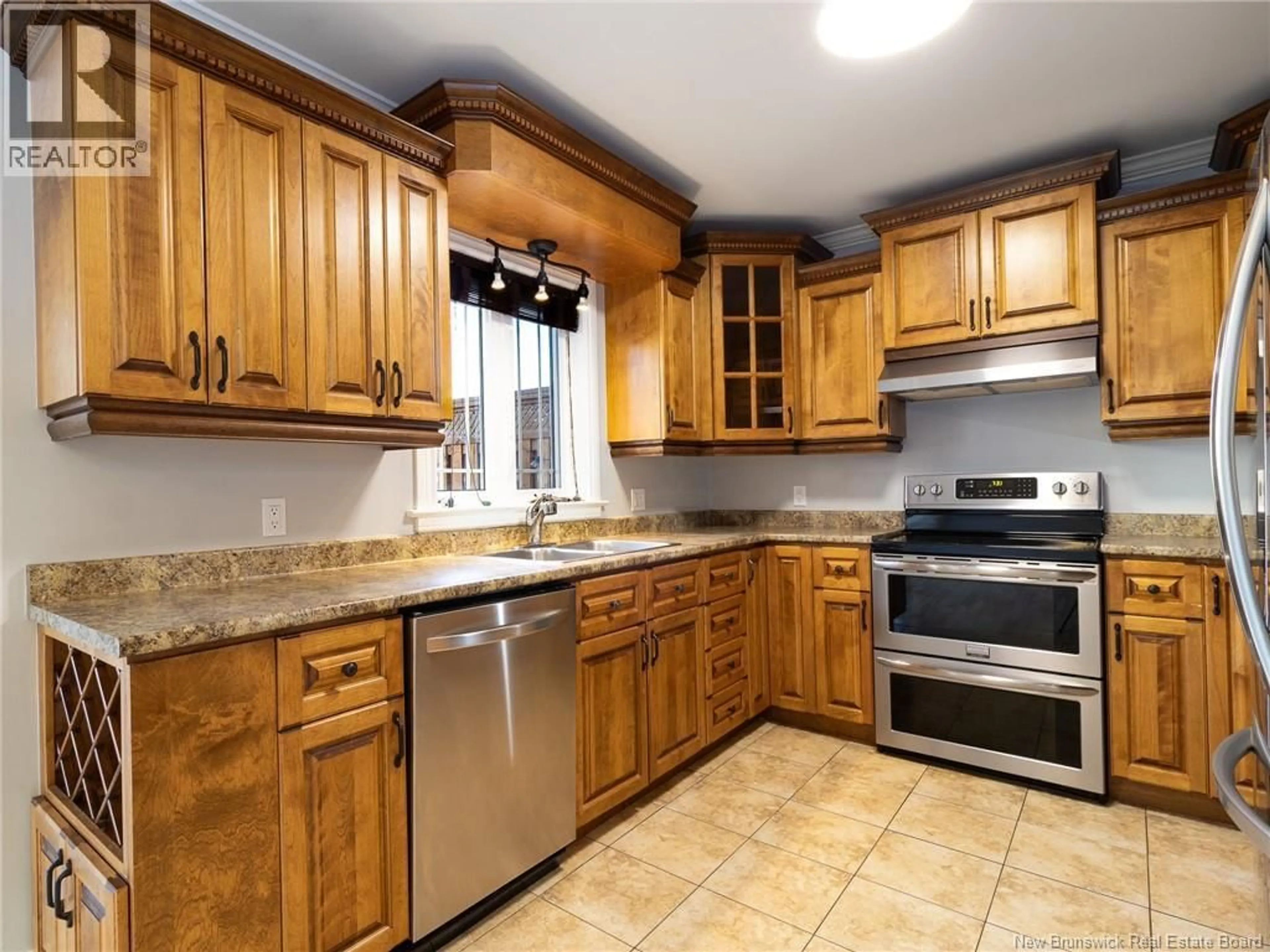 Standard kitchen, ceramic/tile floor for 927 MAPLETON ROAD, Moncton New Brunswick E1G2K6